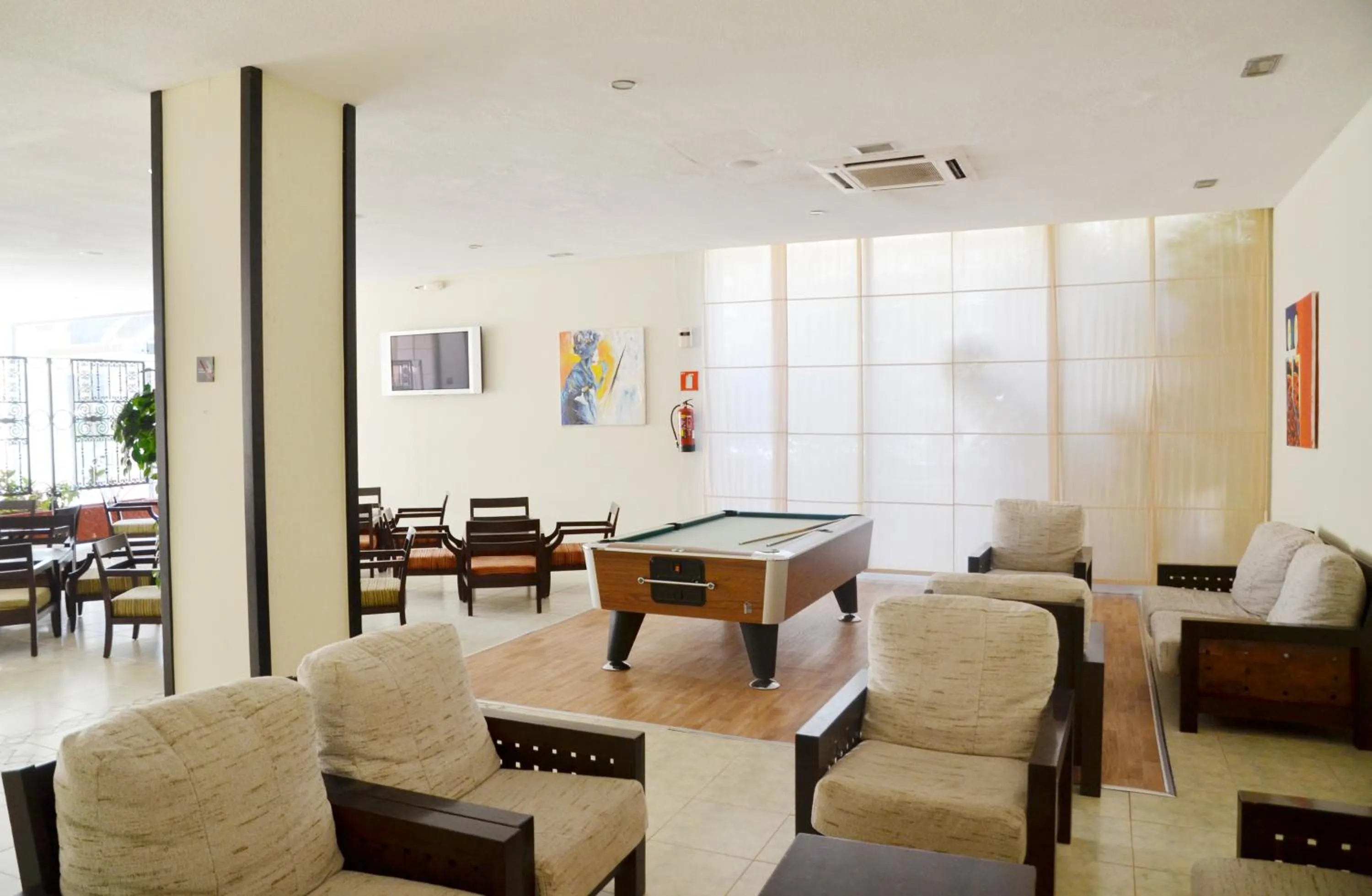 Billiard in azuLine Hotel Pacific