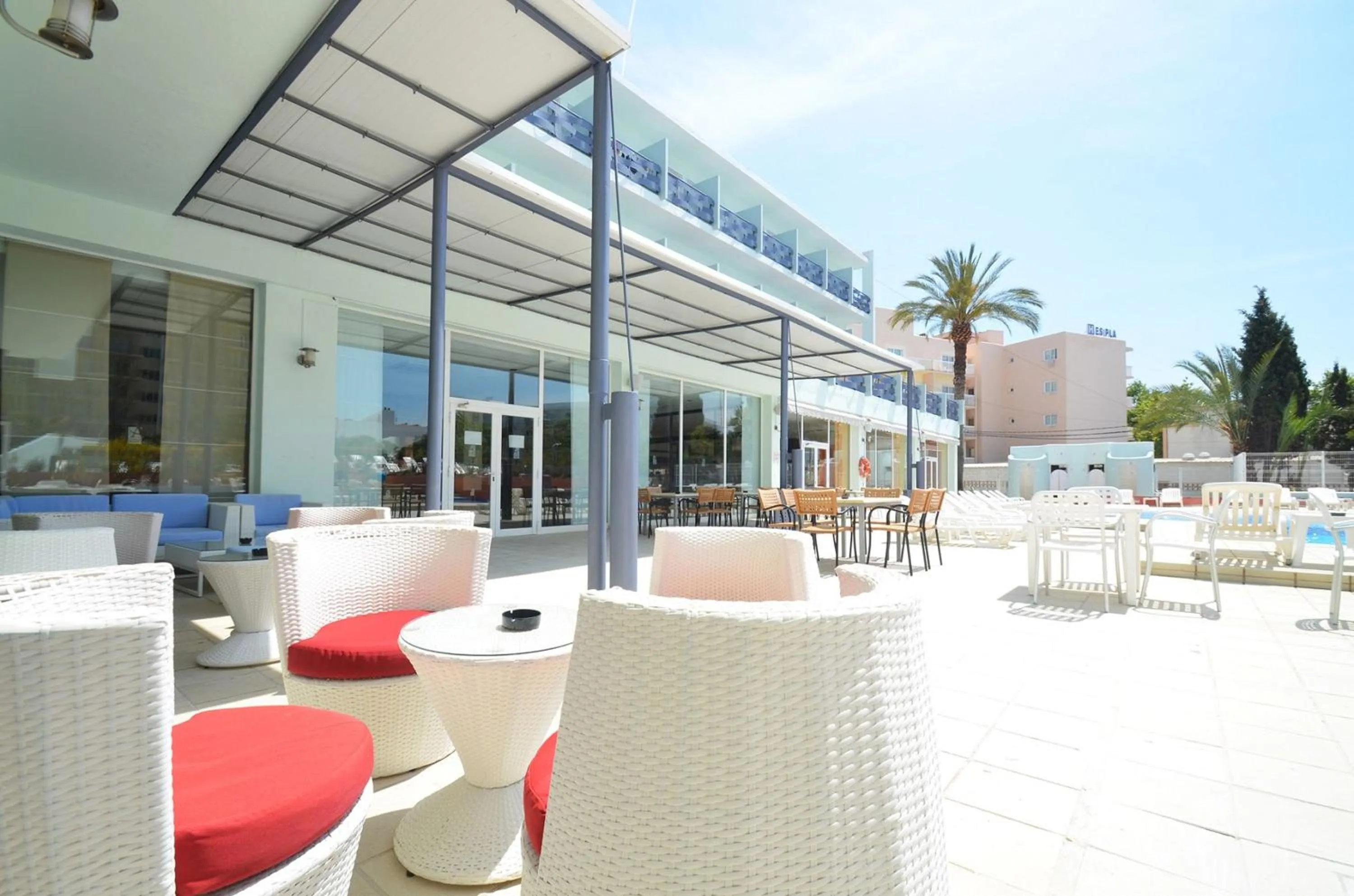 Lounge or bar in azuLine Hotel Pacific