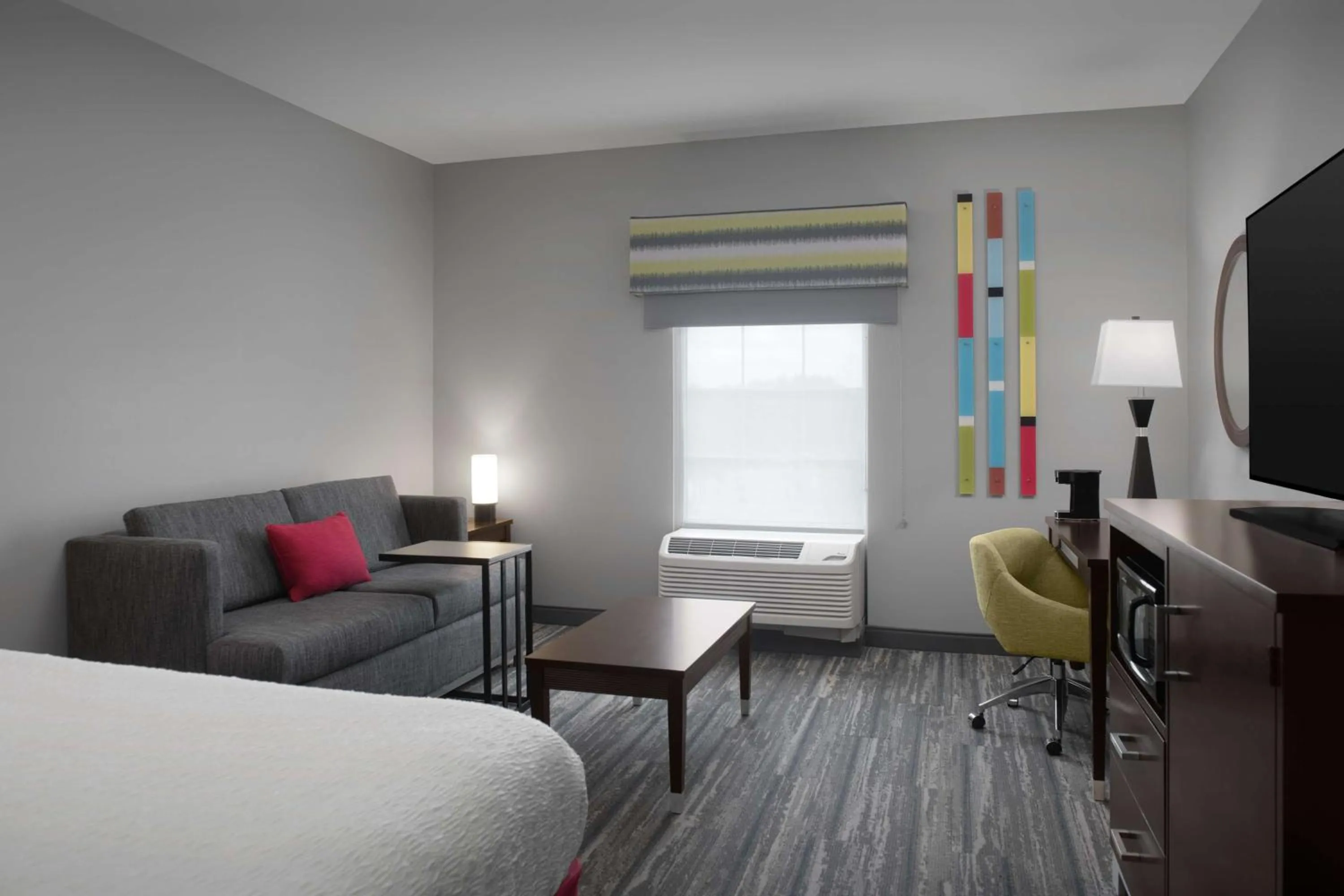 Living room, Bed in Hampton Inn Statesboro