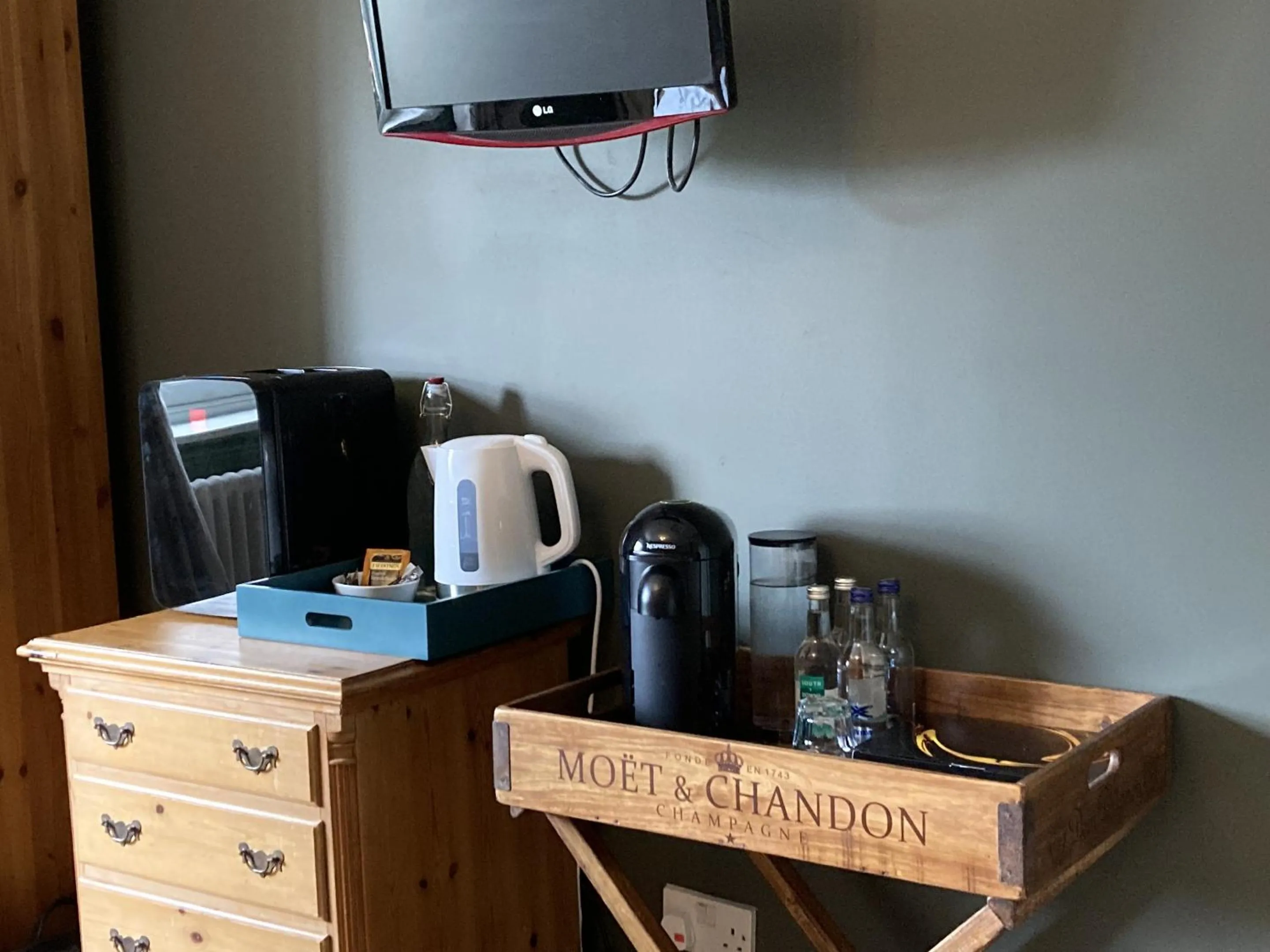 Bedroom in The Star and Garter