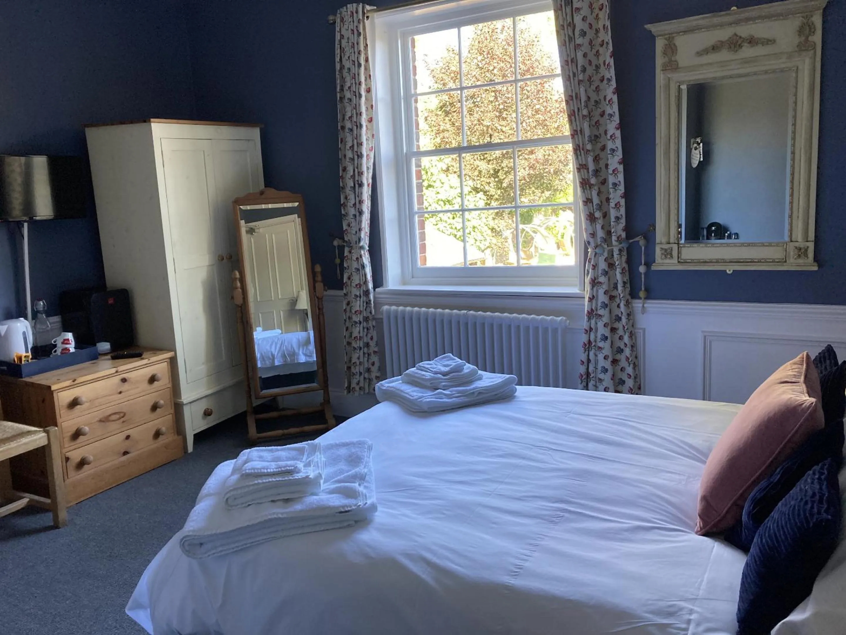 Bedroom in The Star and Garter