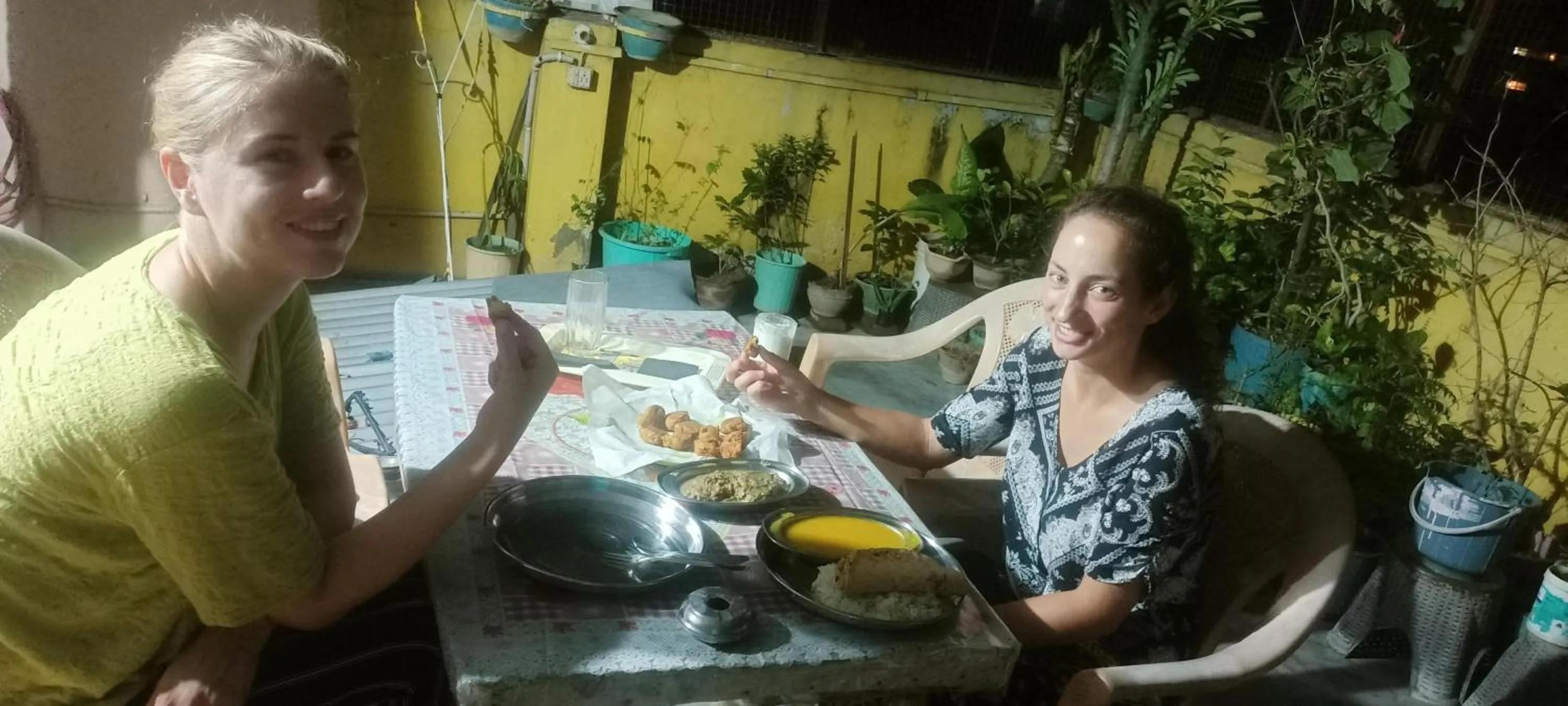 Restaurant/places to eat in Somit Paying Guest House