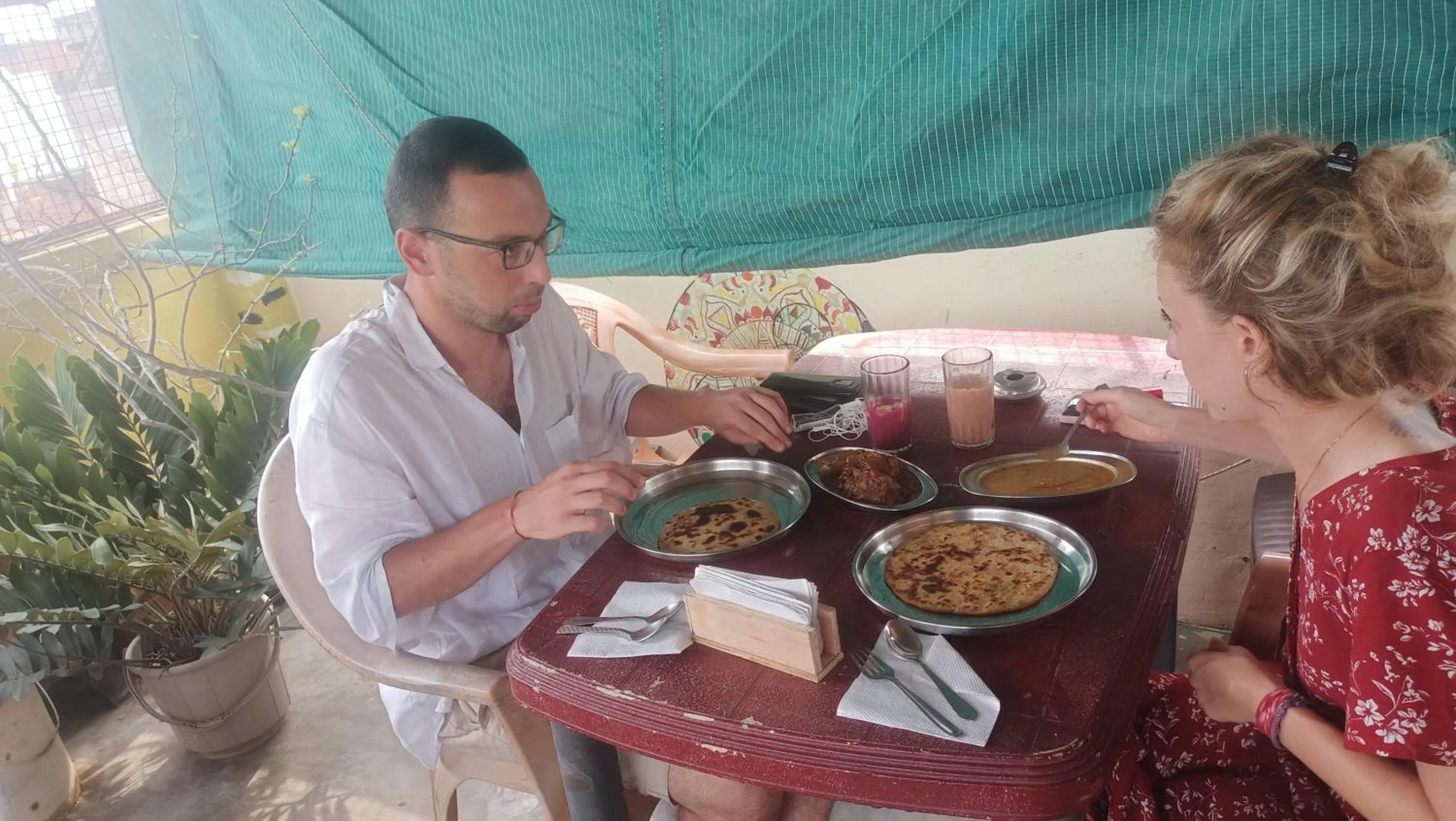 Restaurant/places to eat in Somit Paying Guest House