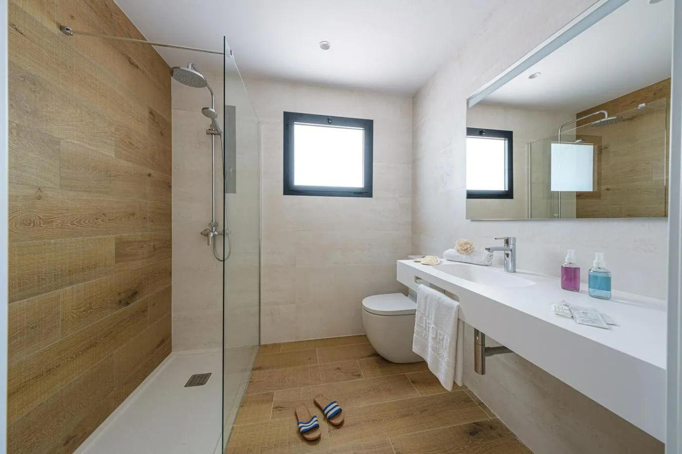 Bathroom in Hotel California Garden