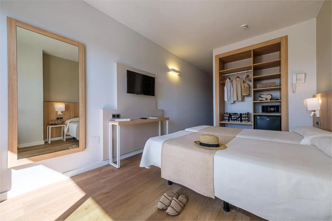 Bed in Hotel California Garden