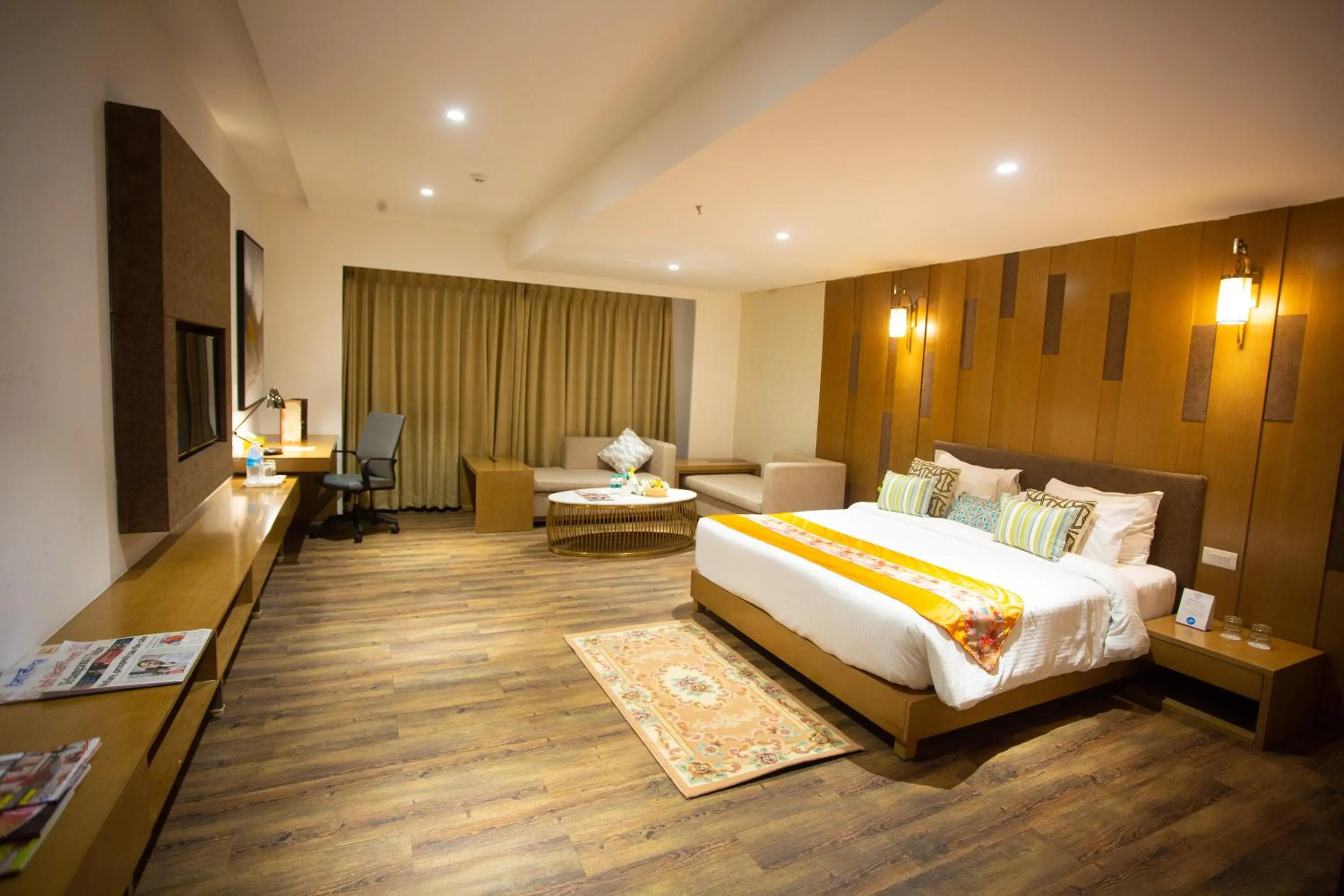 Photo of the whole room, Bed in Citadel Hotel By Vinnca
