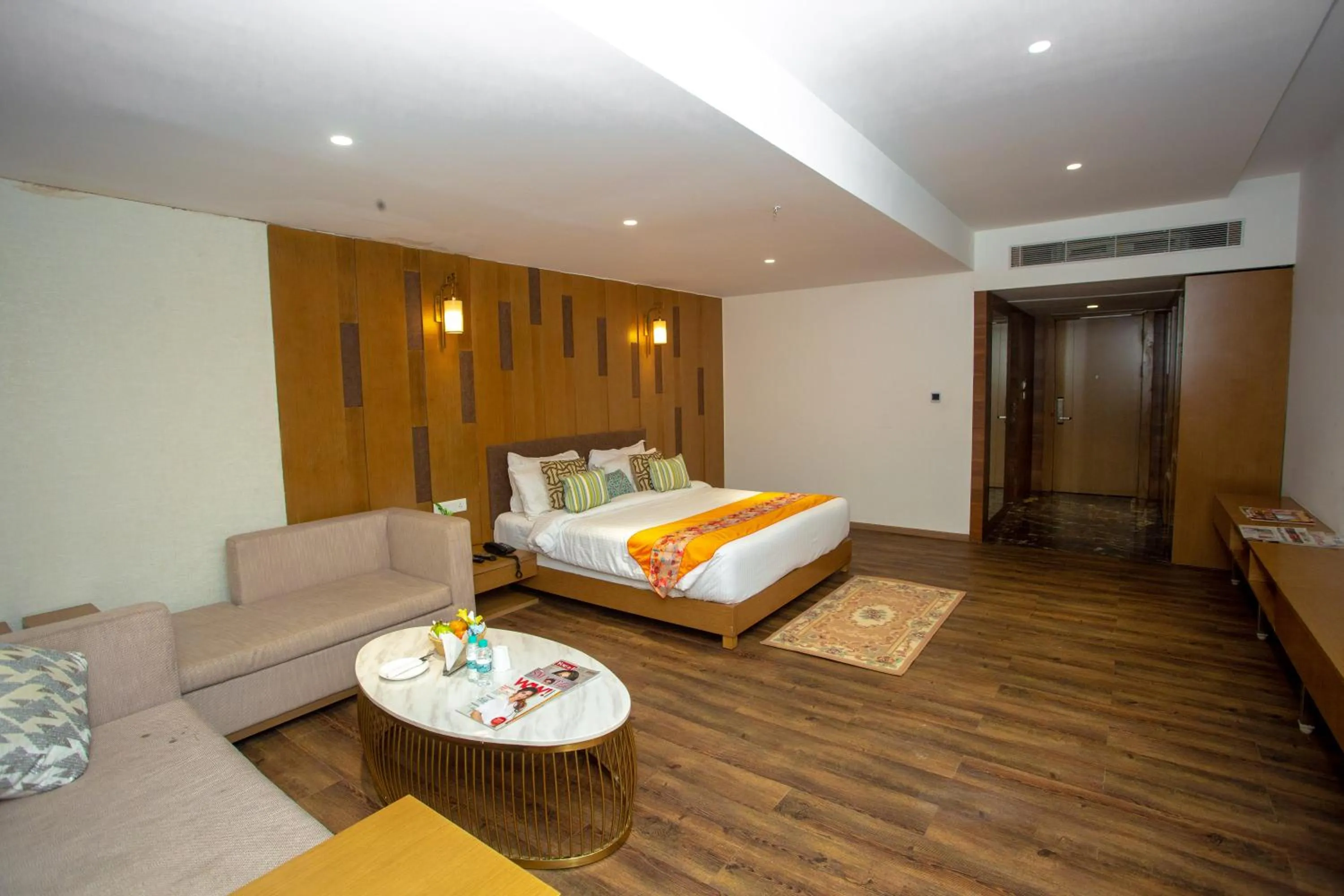 Photo of the whole room, Bed in Citadel Hotel By Vinnca