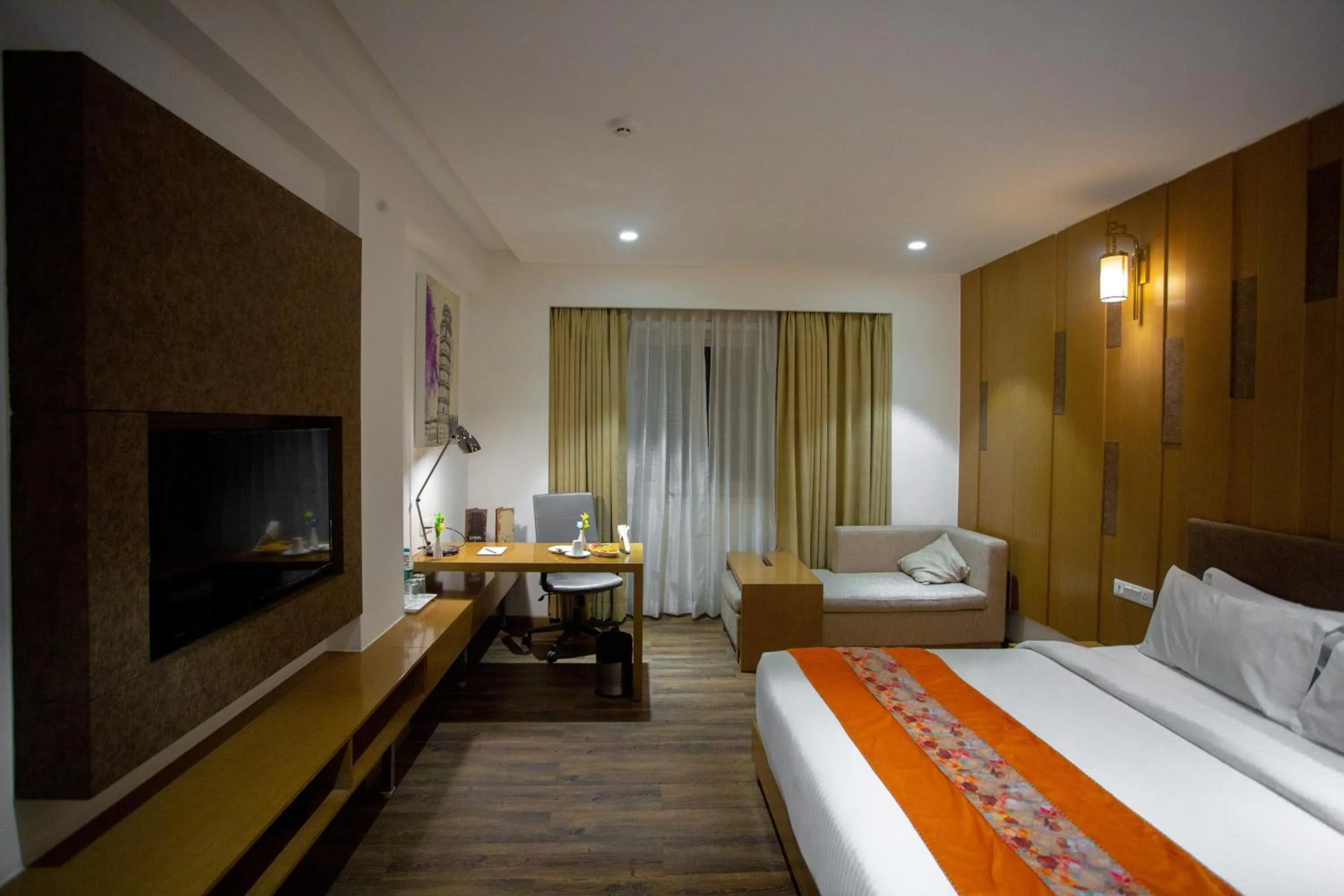 Photo of the whole room, Bed in Citadel Hotel By Vinnca