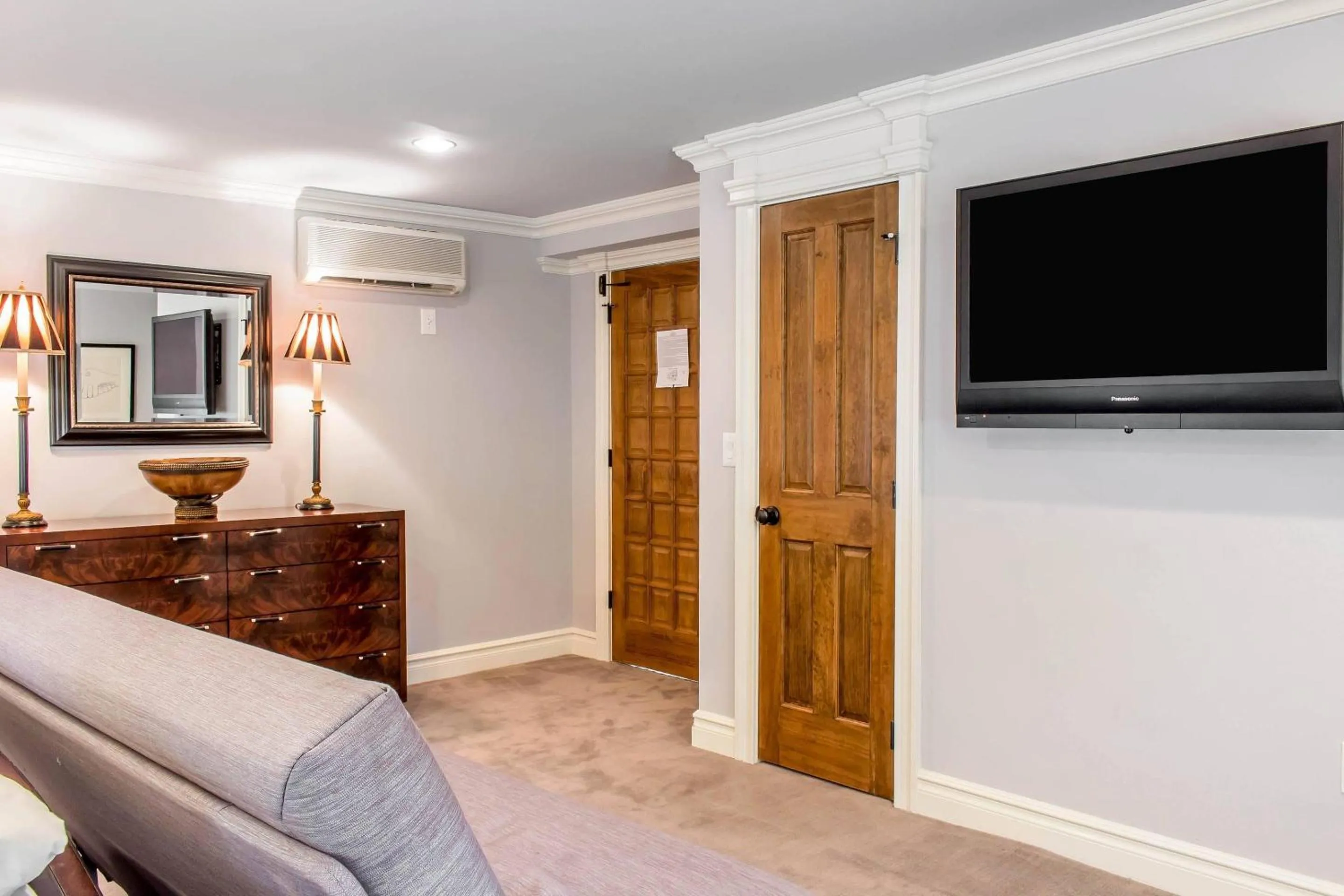 Bedroom in The Peacock Inn, an Ascend Collection Hotel