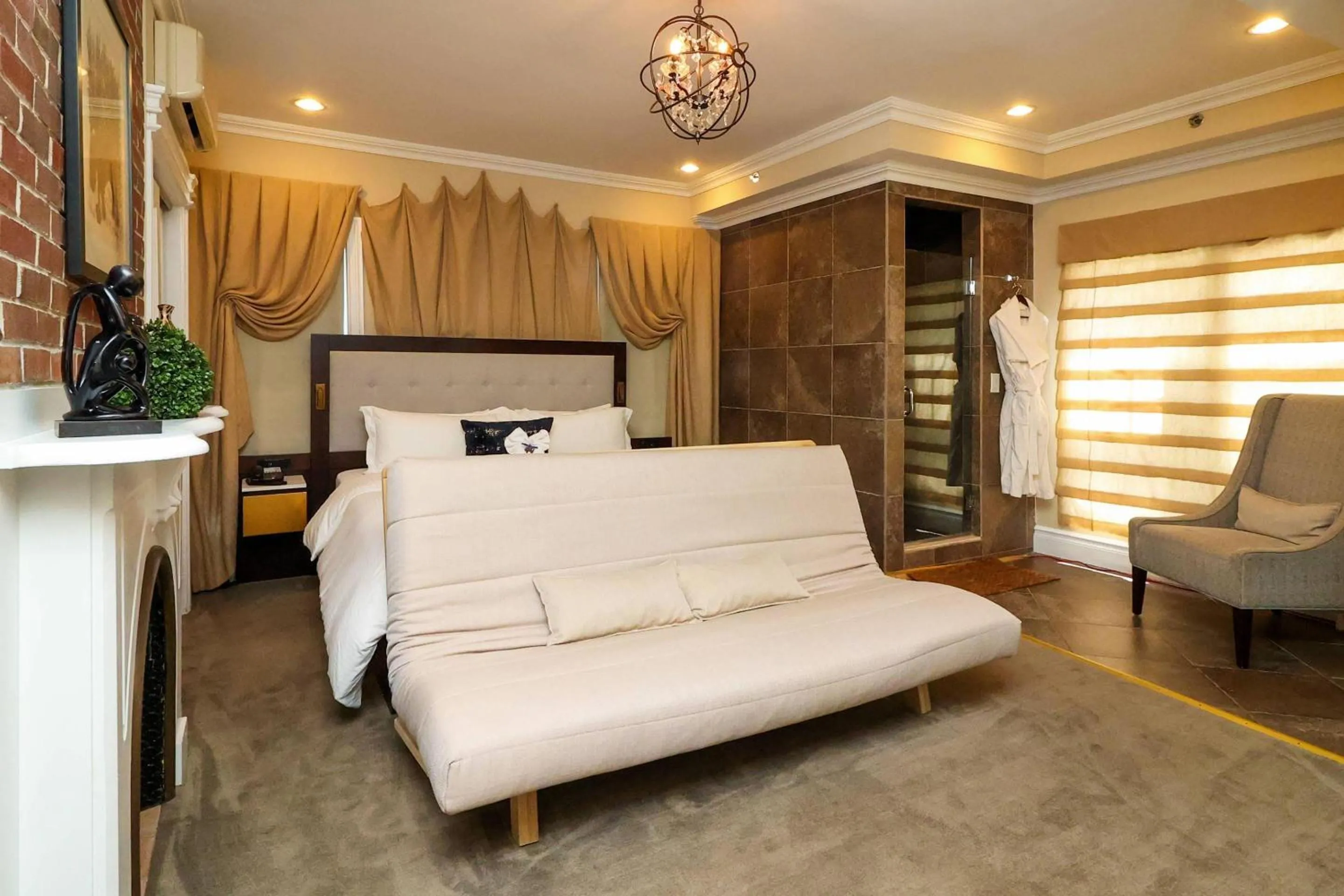 Bedroom in The Peacock Inn, an Ascend Collection Hotel