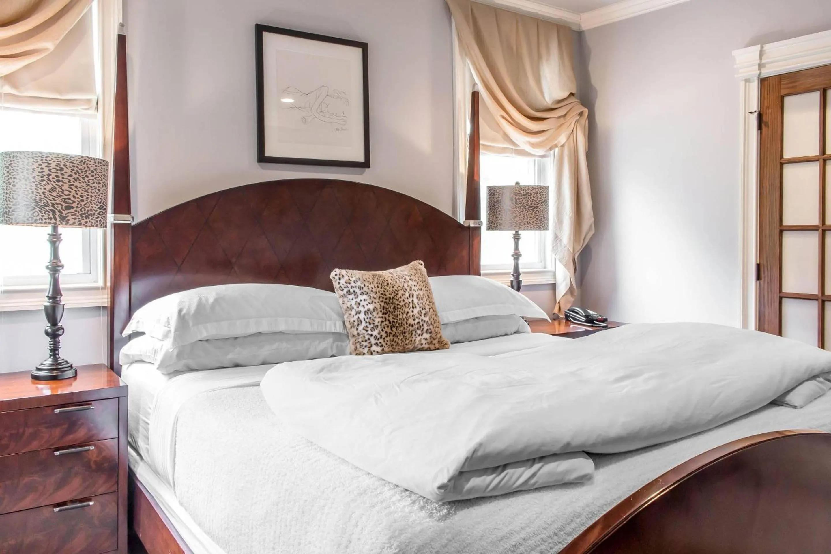 Bedroom, Bed in The Peacock Inn, an Ascend Collection Hotel
