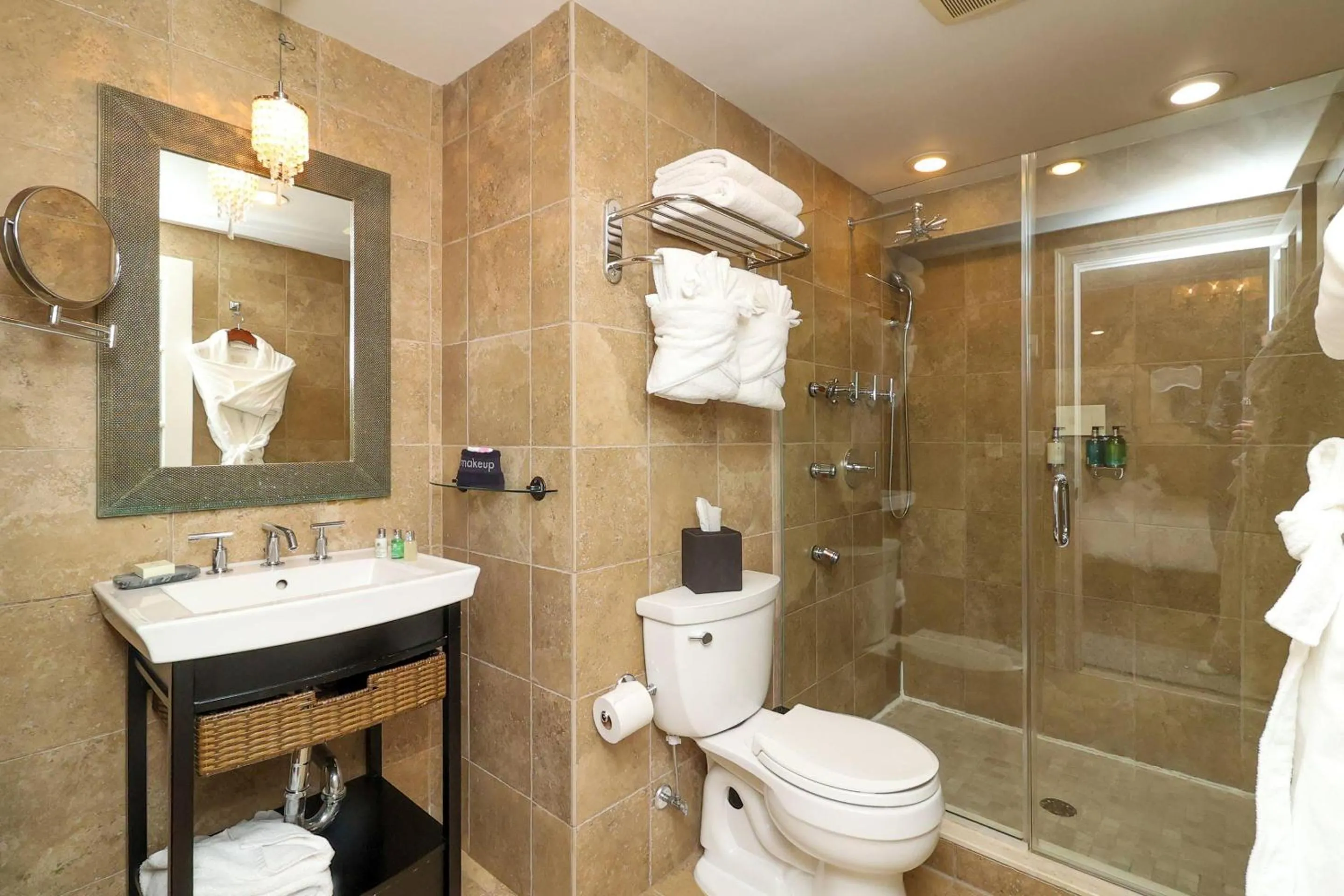 Bedroom in The Peacock Inn, an Ascend Collection Hotel