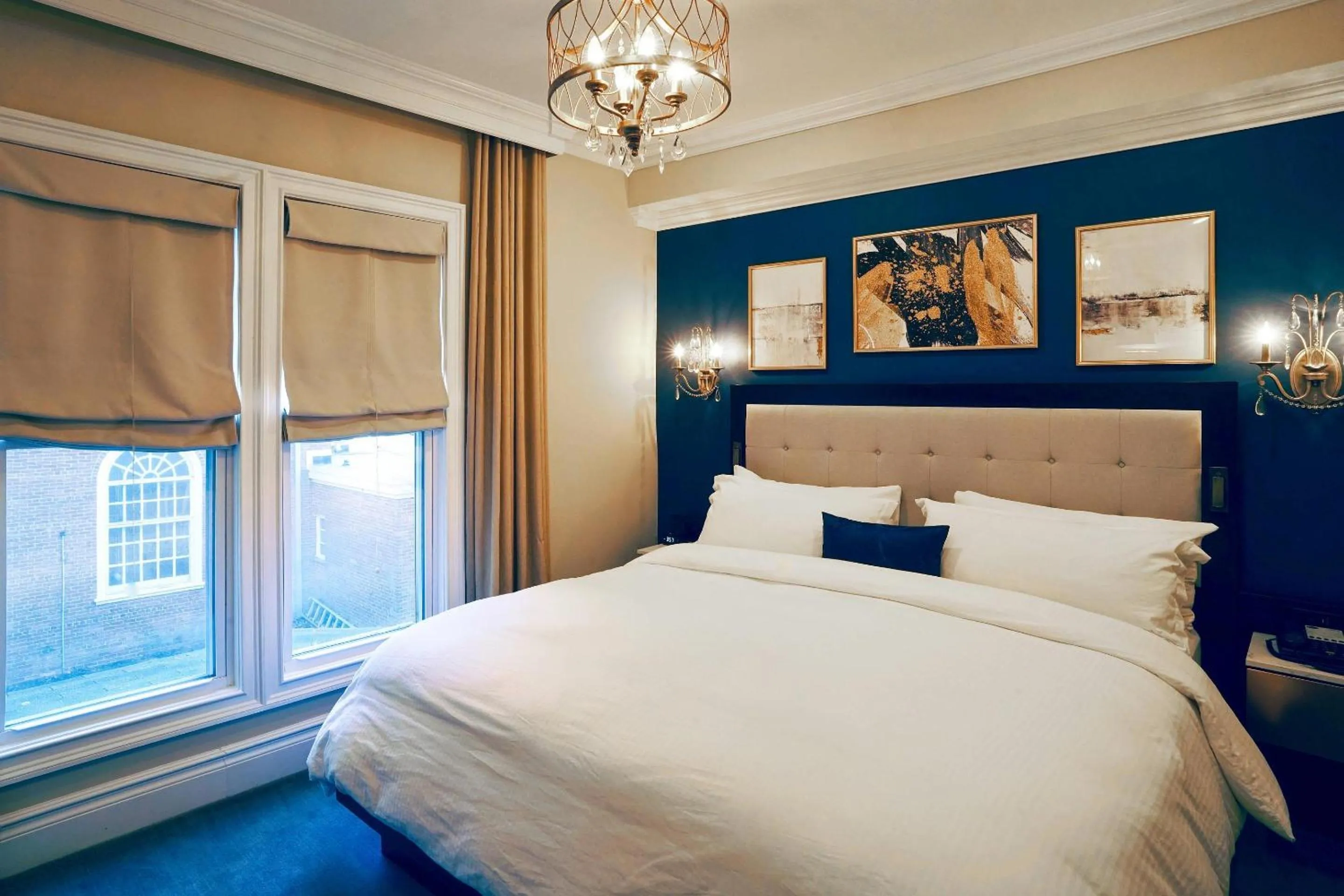 Bedroom, Bed in The Peacock Inn, an Ascend Collection Hotel