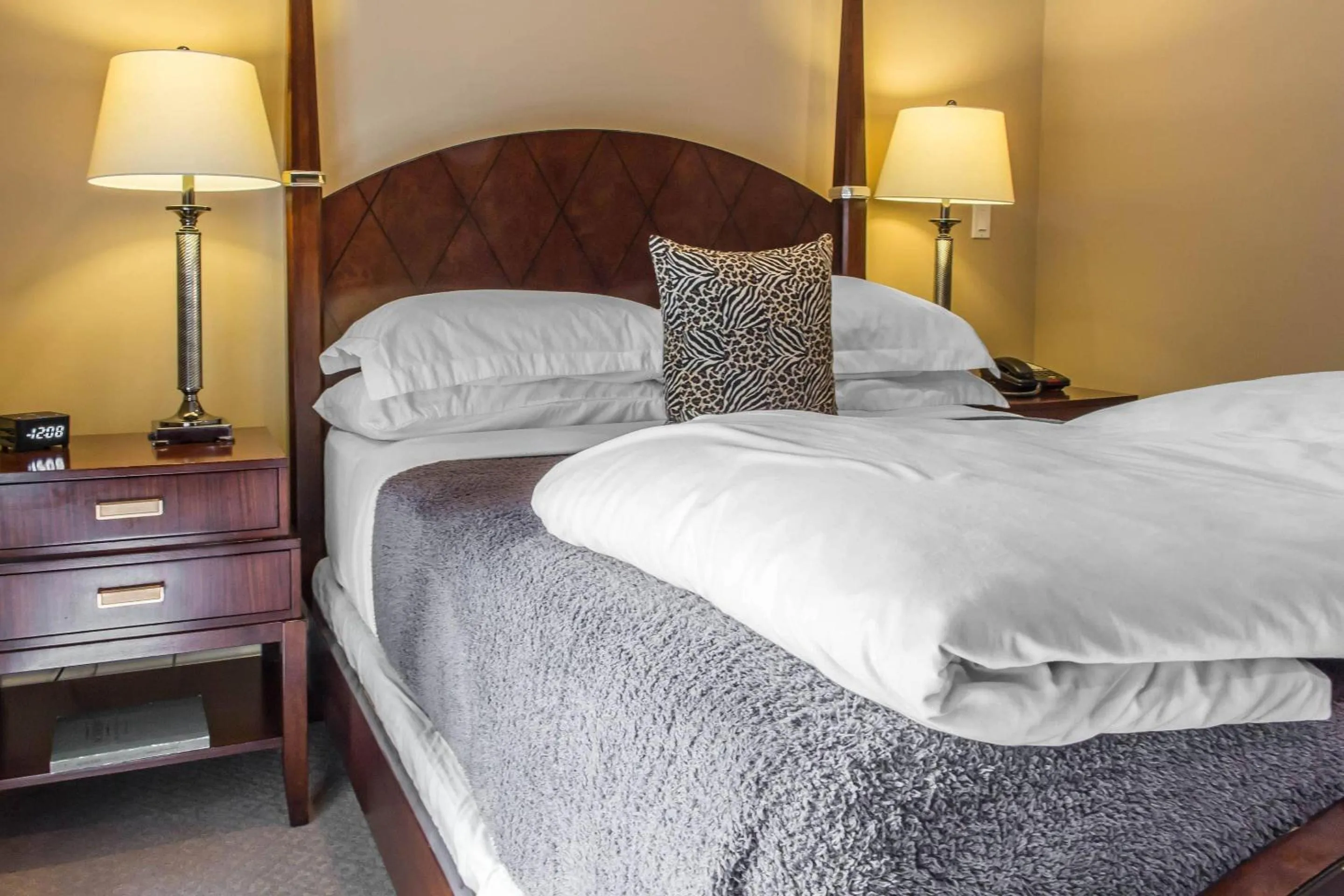 Bedroom, Bed in The Peacock Inn, an Ascend Collection Hotel