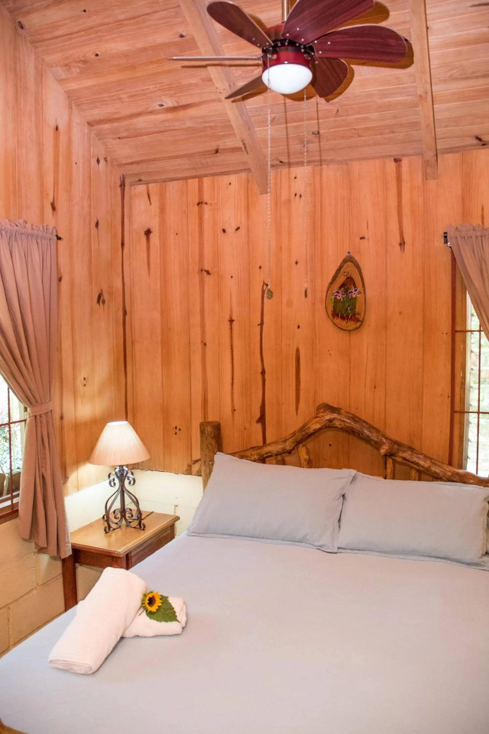 Bed in Arenal Oasis Eco Lodge & Wildlife Refuge