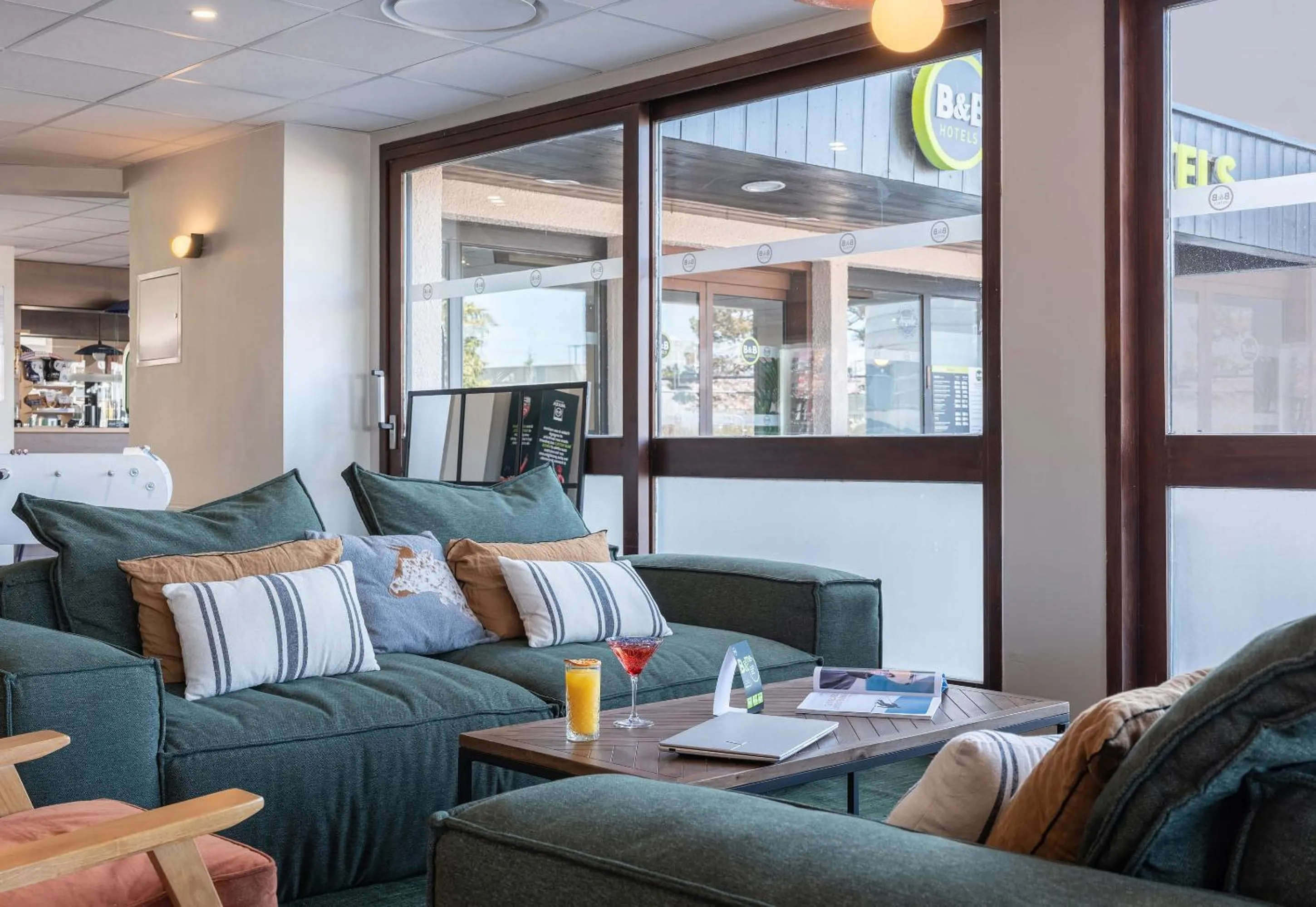 Seating area in B&B HOTEL Saint-Pierre-en-Faucigny Bonneville