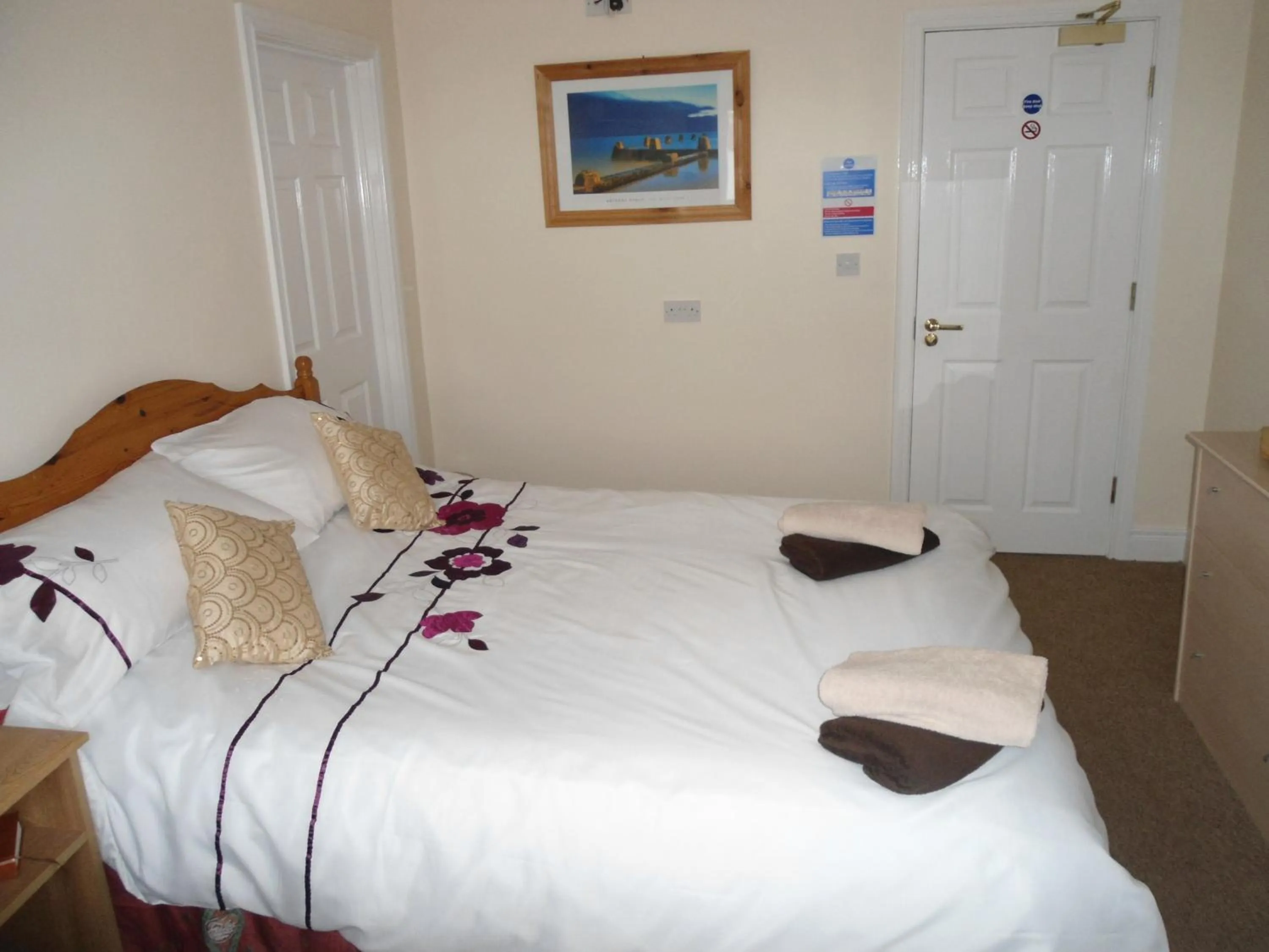 Bedroom, Bed in Causeway tavern bed & breakfast