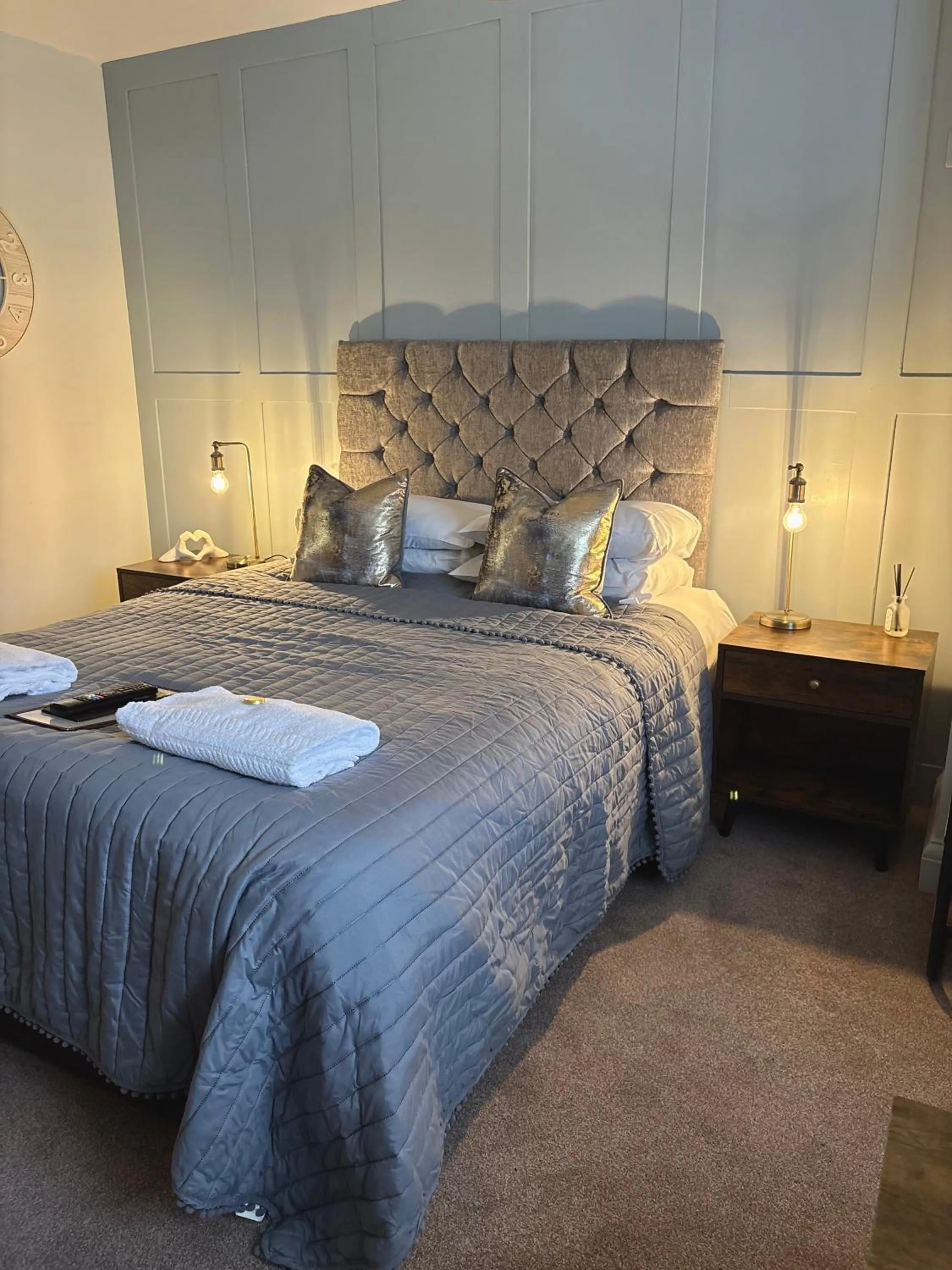 Bed in The Red Lion & Cellar Room, Betchworth