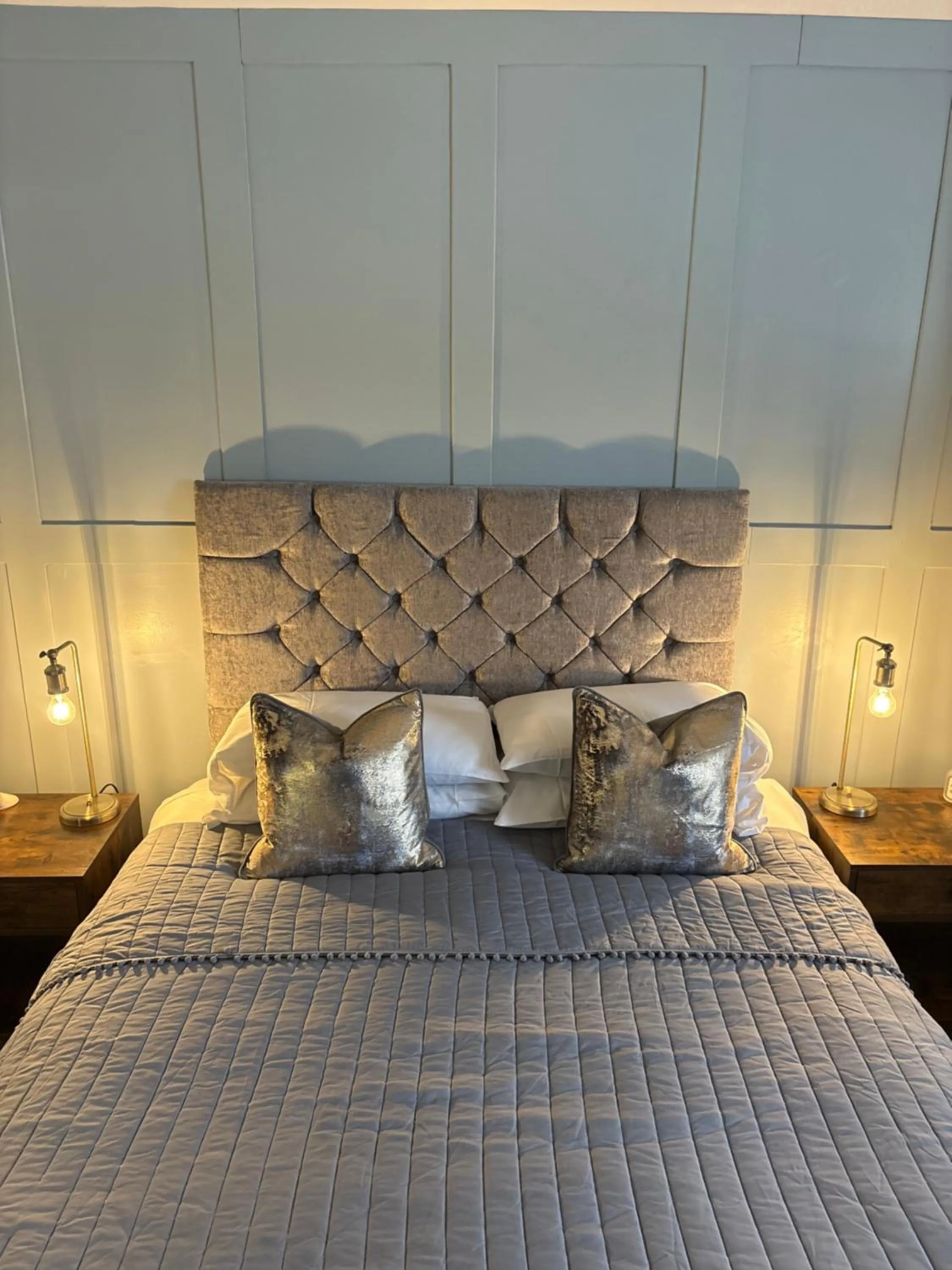 Bed in The Red Lion & Cellar Room, Betchworth