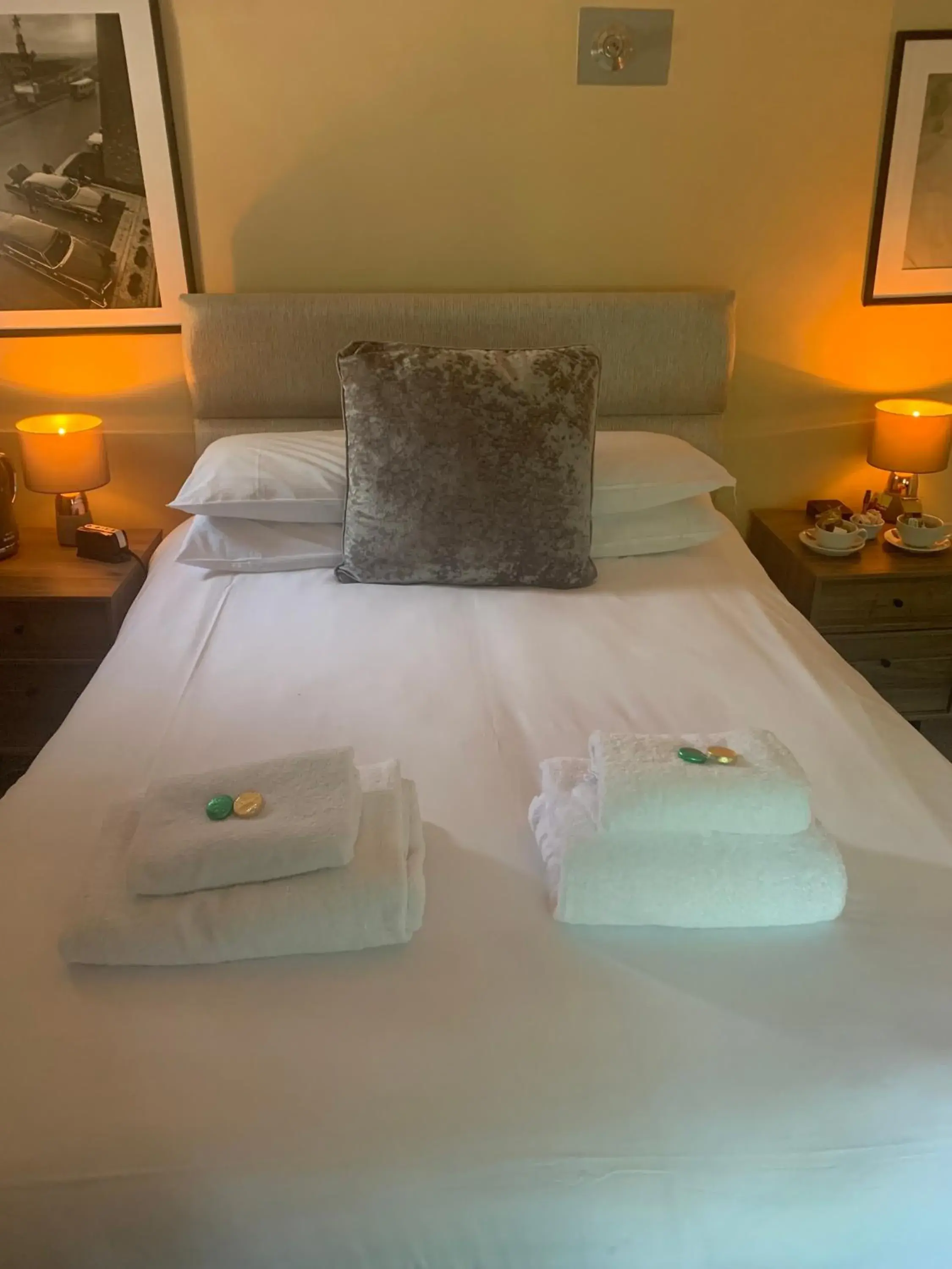 Double Room - single occupancy in The Red Lion & Cellar Room, Betchworth Double Room - single occupancy in The Red Lion & Cellar Room, Betchworth