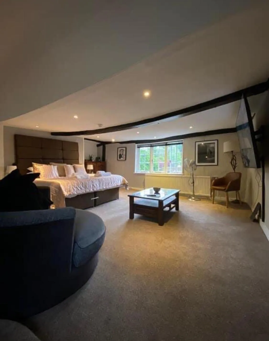 Bedroom, Bed in The Red Lion & Cellar Room, Betchworth