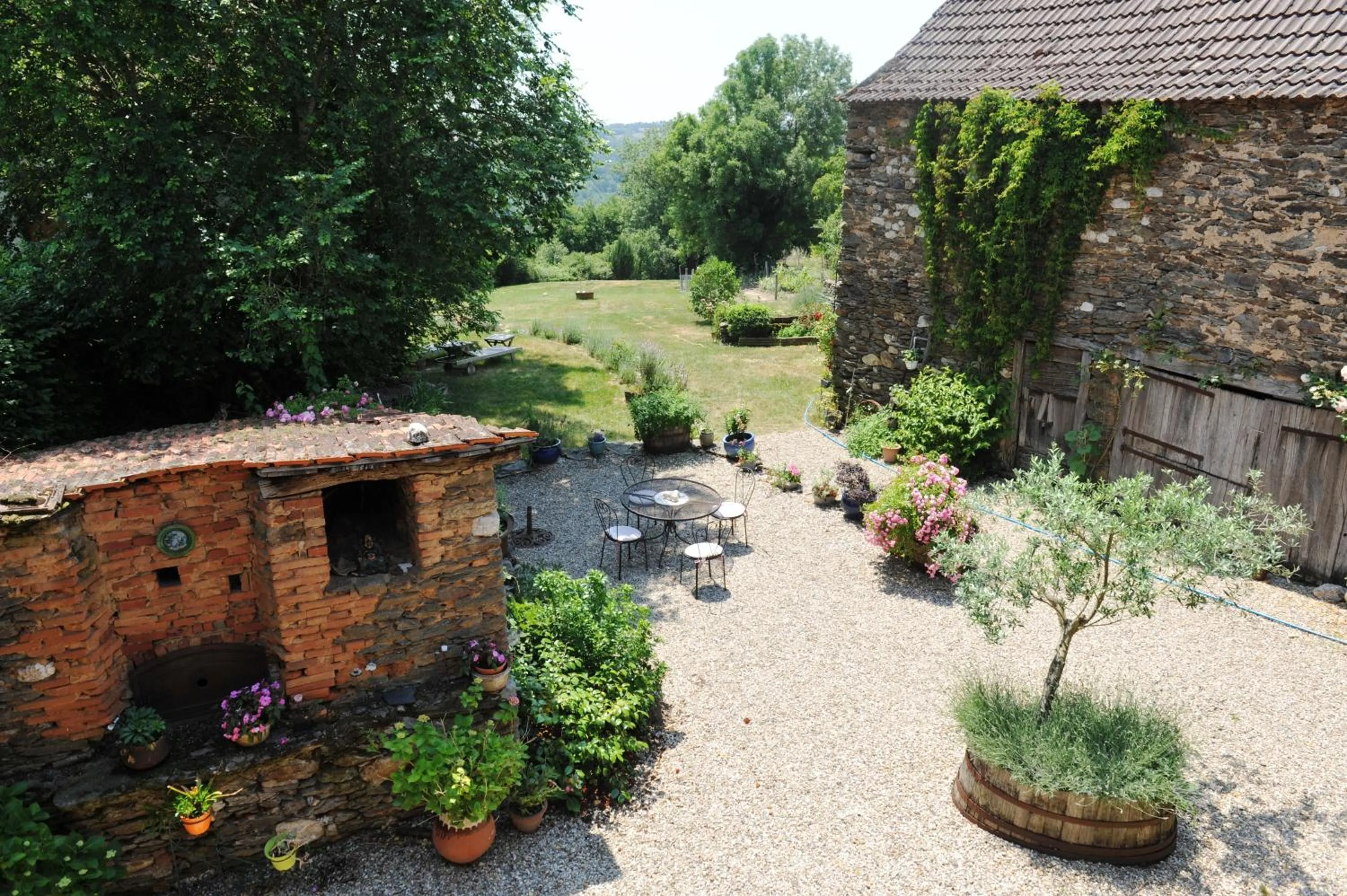 Patio in Chambres d'Hôtes Le Puits d'Amour