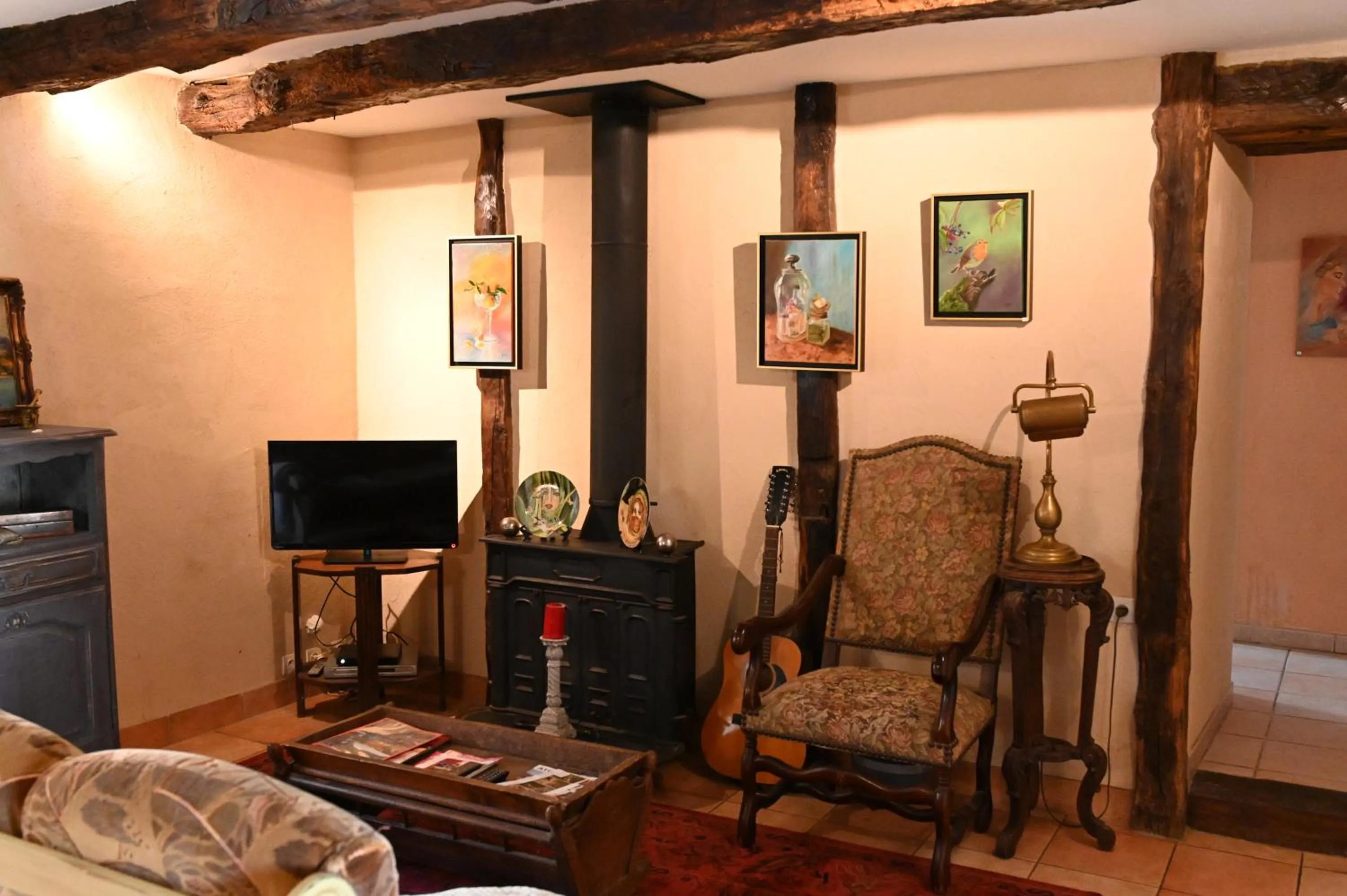 Communal lounge/ TV room in Chambres d'Hôtes Le Puits d'Amour