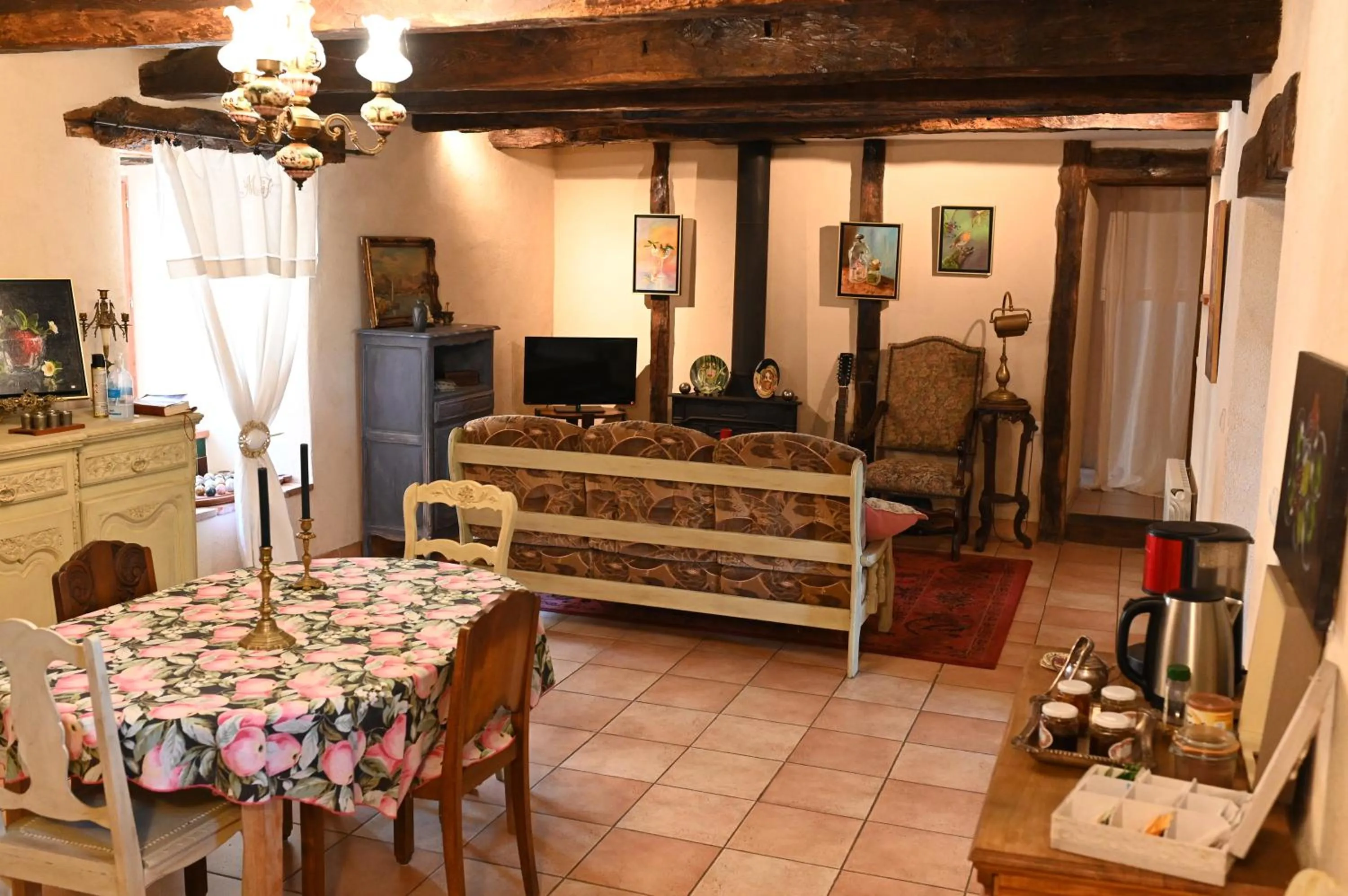 Communal lounge/ TV room in Chambres d'Hôtes Le Puits d'Amour