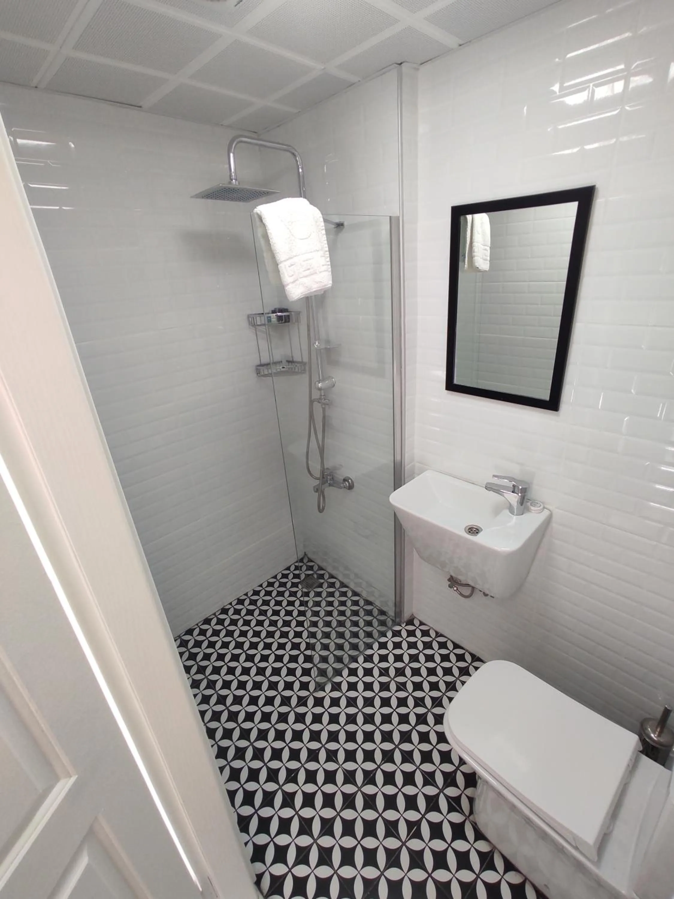 Toilet in Basilica Guest House