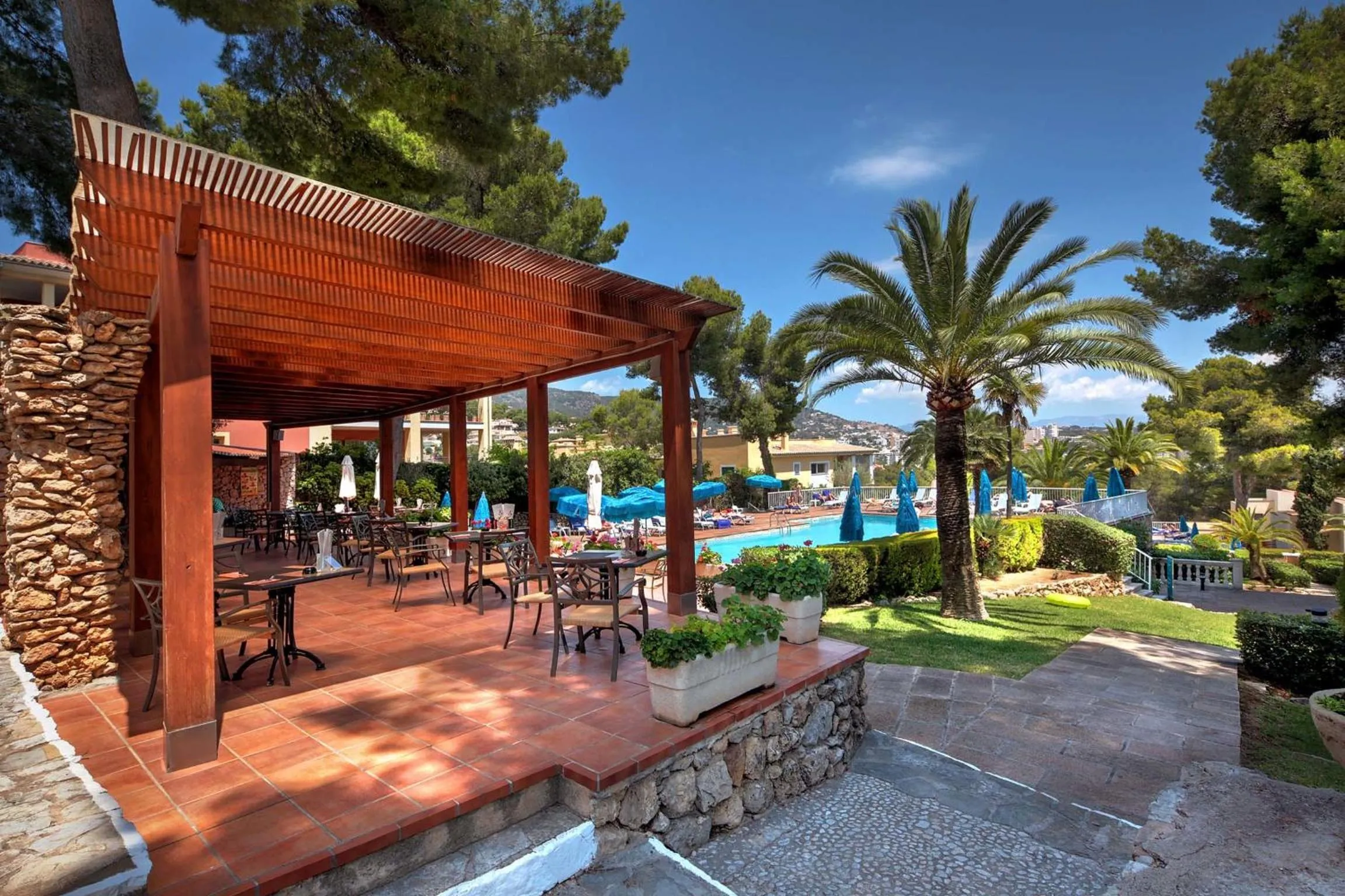 Swimming pool in Bonanza Park Hotel by Olivia Hotels Collection