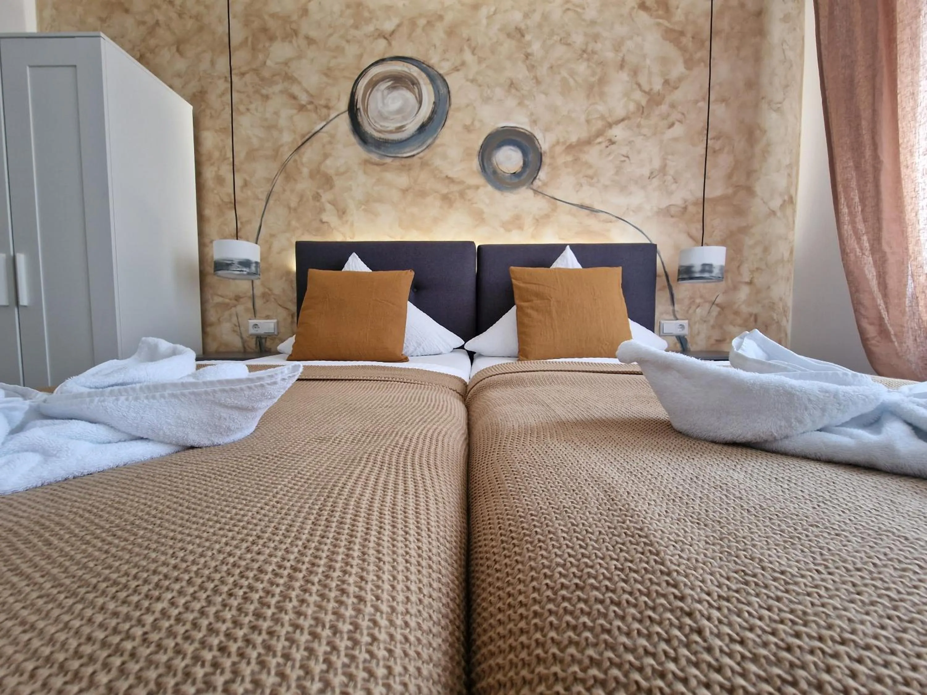 Bed in Hotel Zur Post