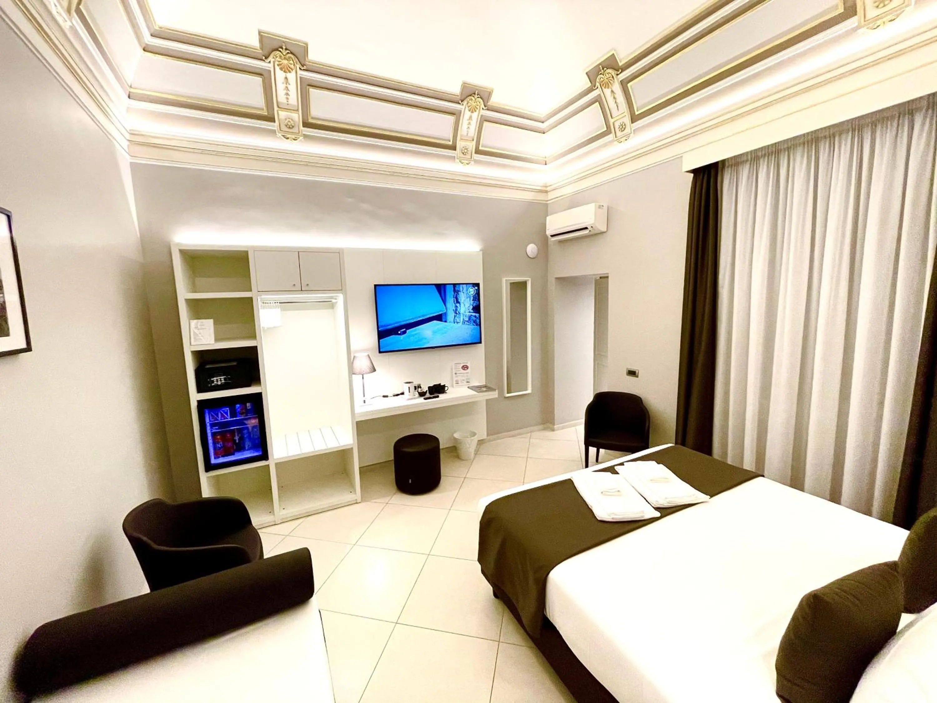 TV and multimedia, Bed in ETNEA STYLE CATANIA LUXURY ROOMS
