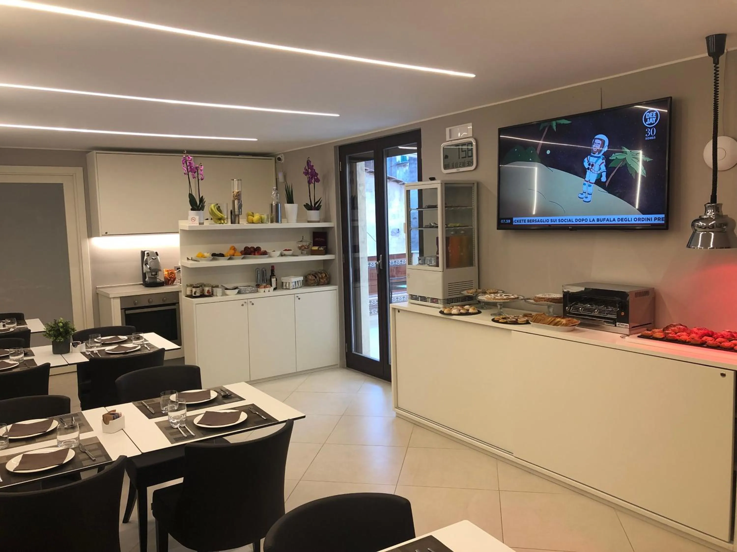 Communal lounge/ TV room in ETNEA STYLE CATANIA LUXURY ROOMS