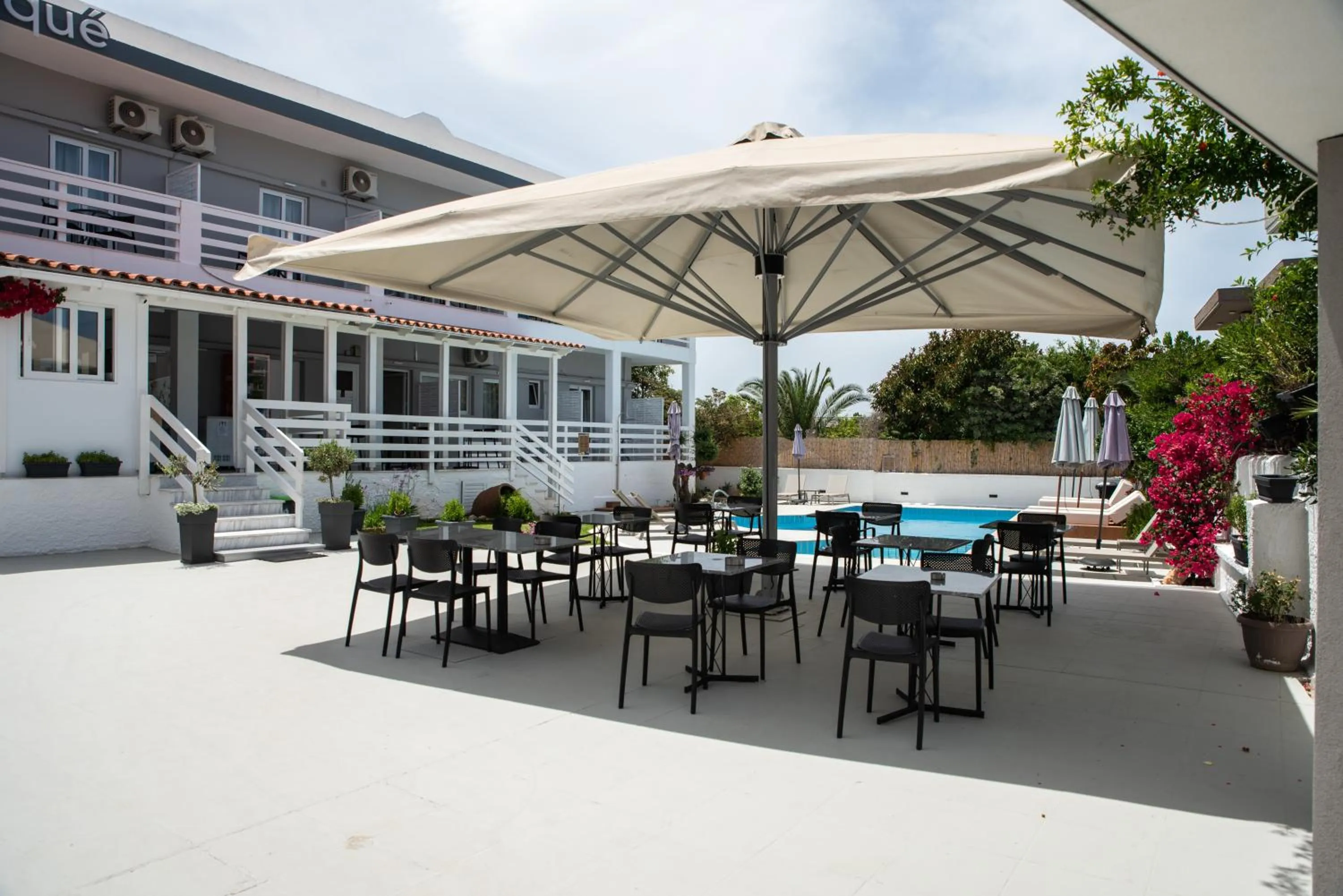 Property building in Eloque Simple living space