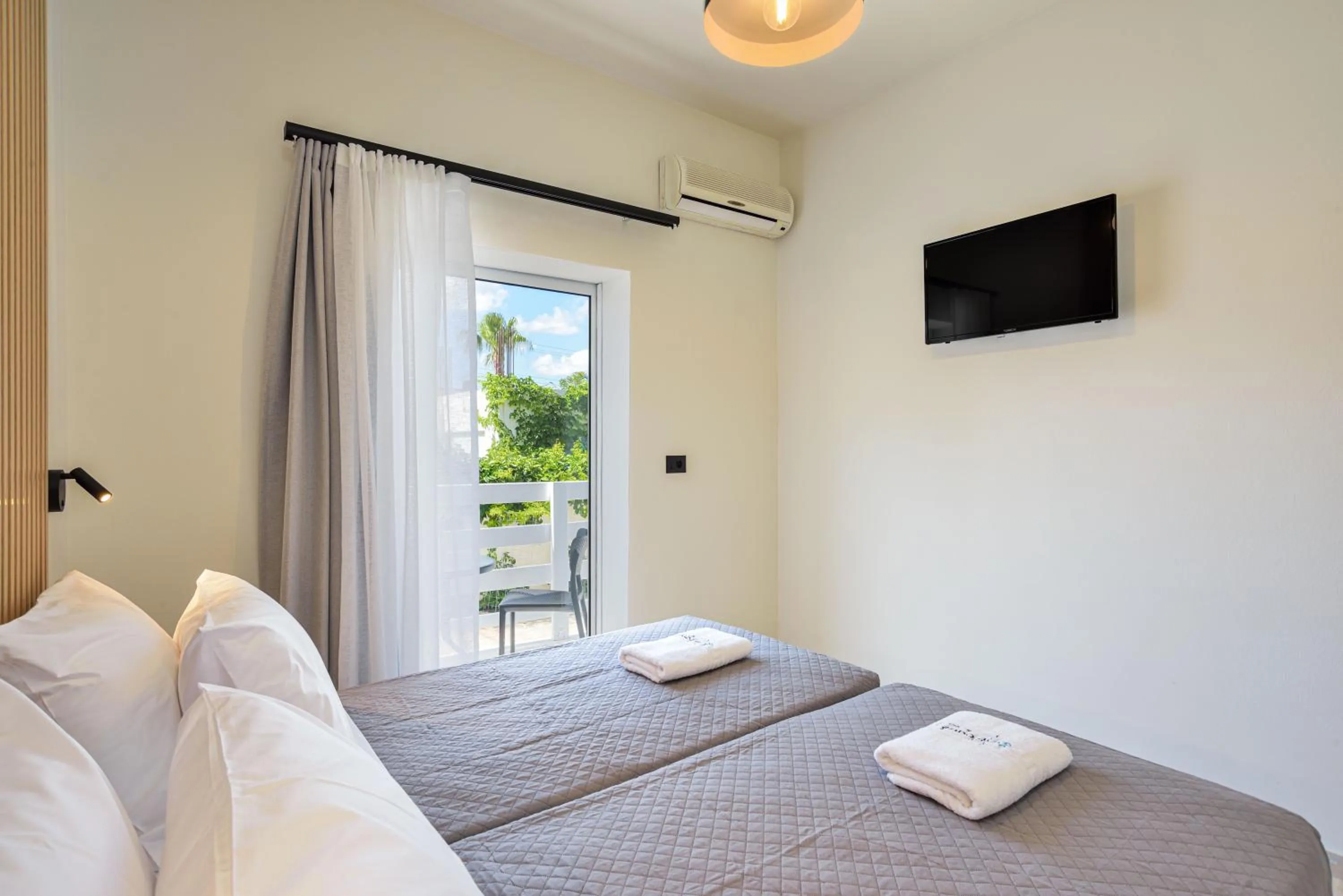 Bed in Eloque Simple living space