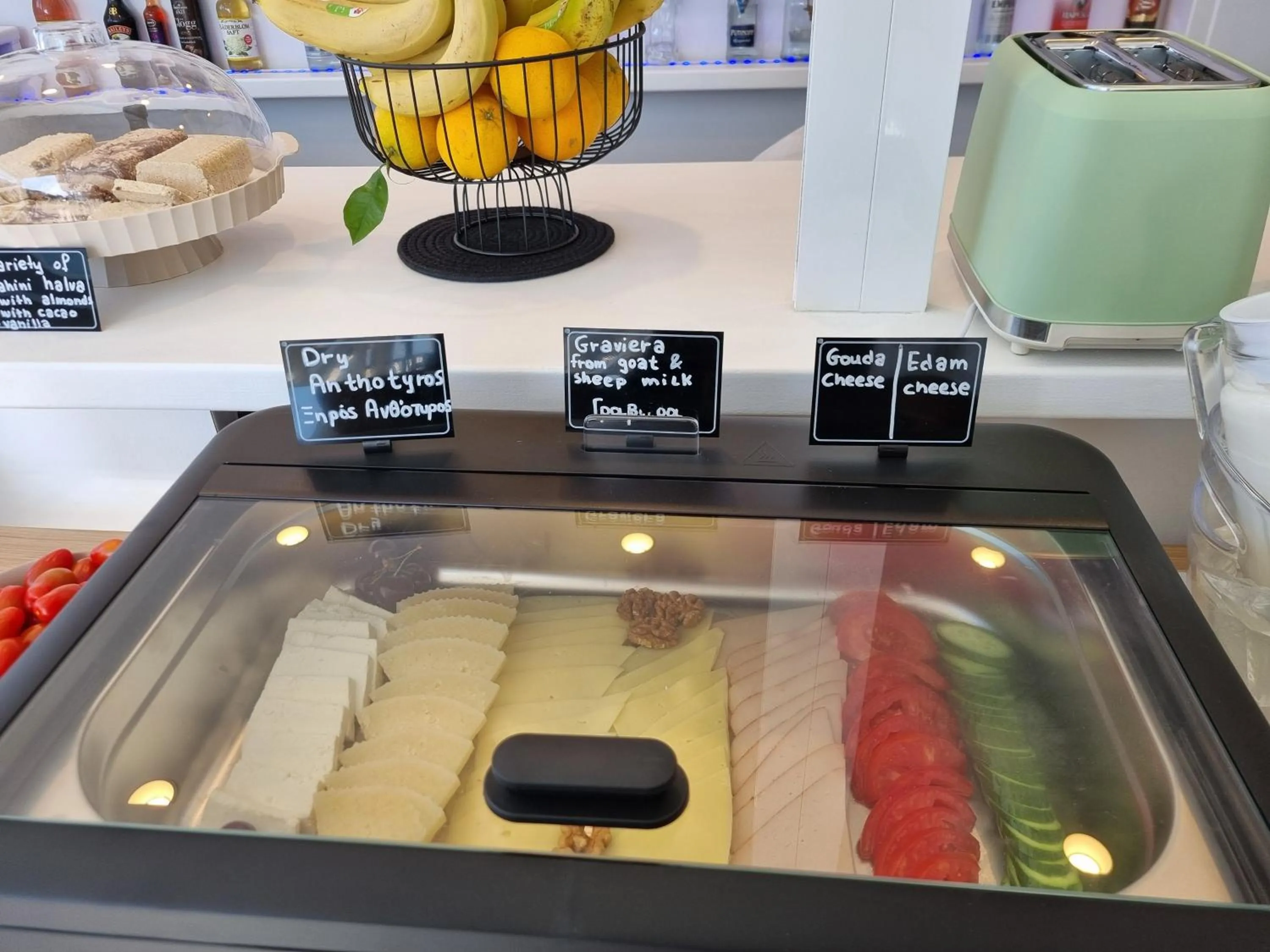 Breakfast in Eloque Simple living space