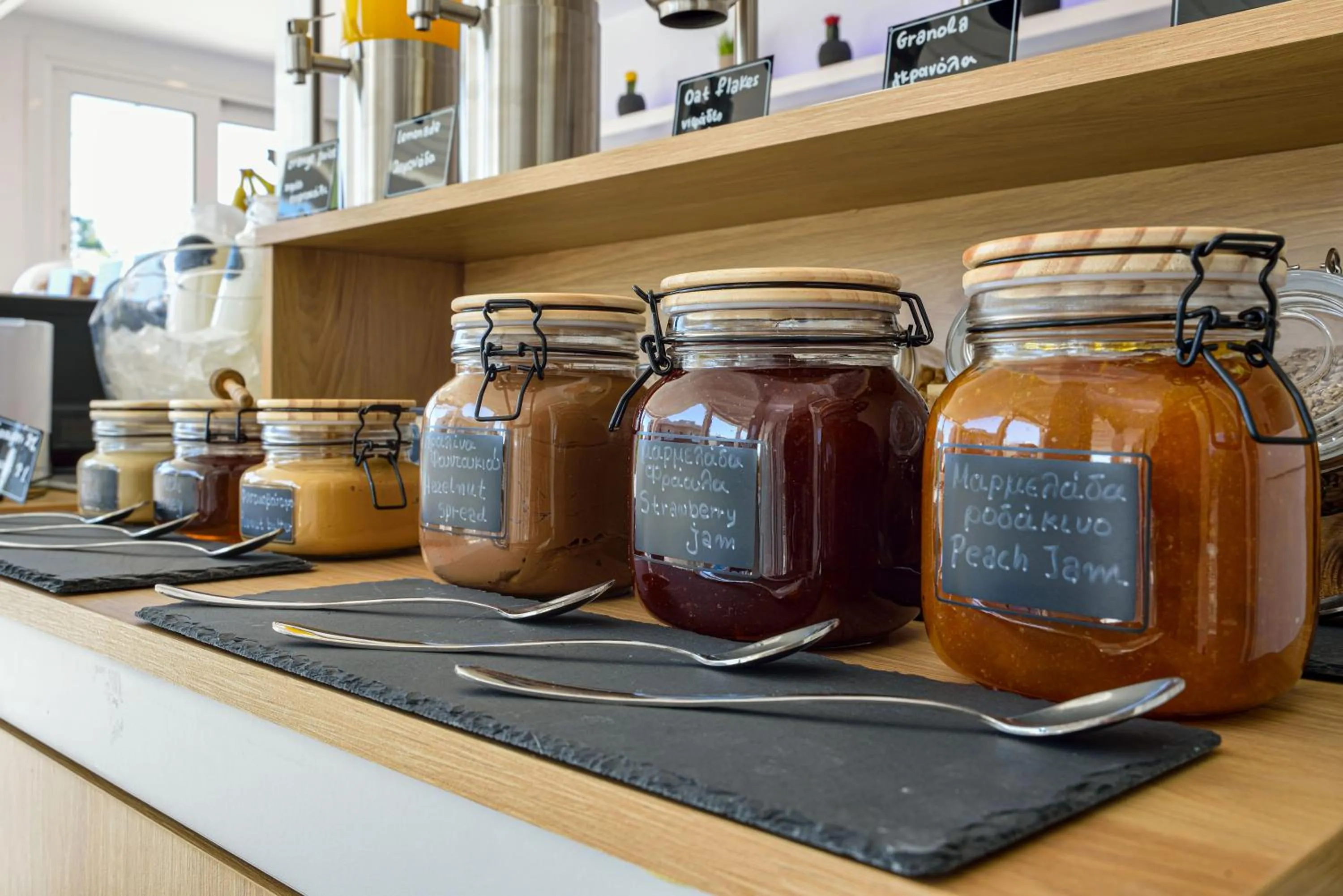 Breakfast in Eloque Simple living space