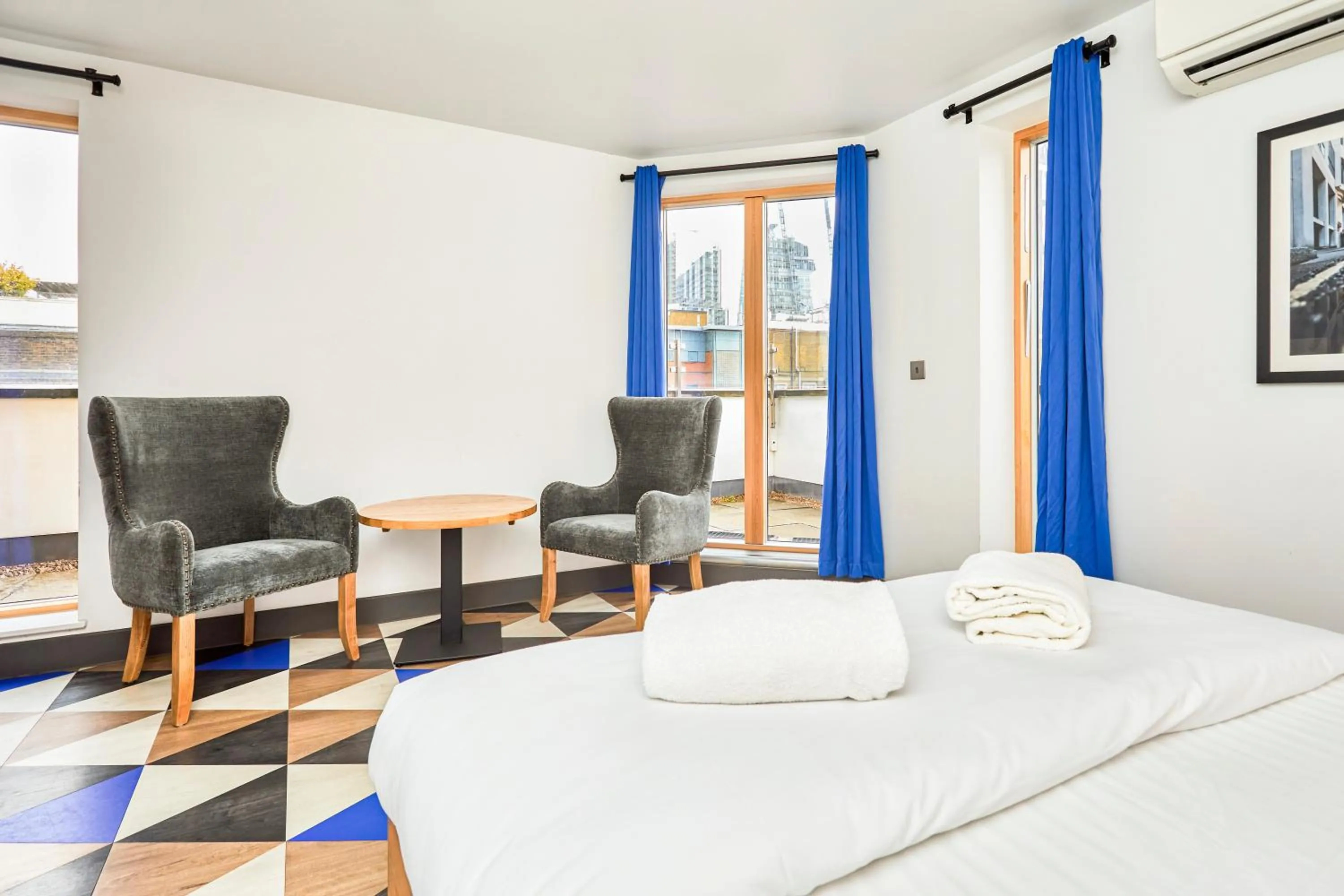 Bedroom, Bed in St Christopher's Inn London Bridge - The Village