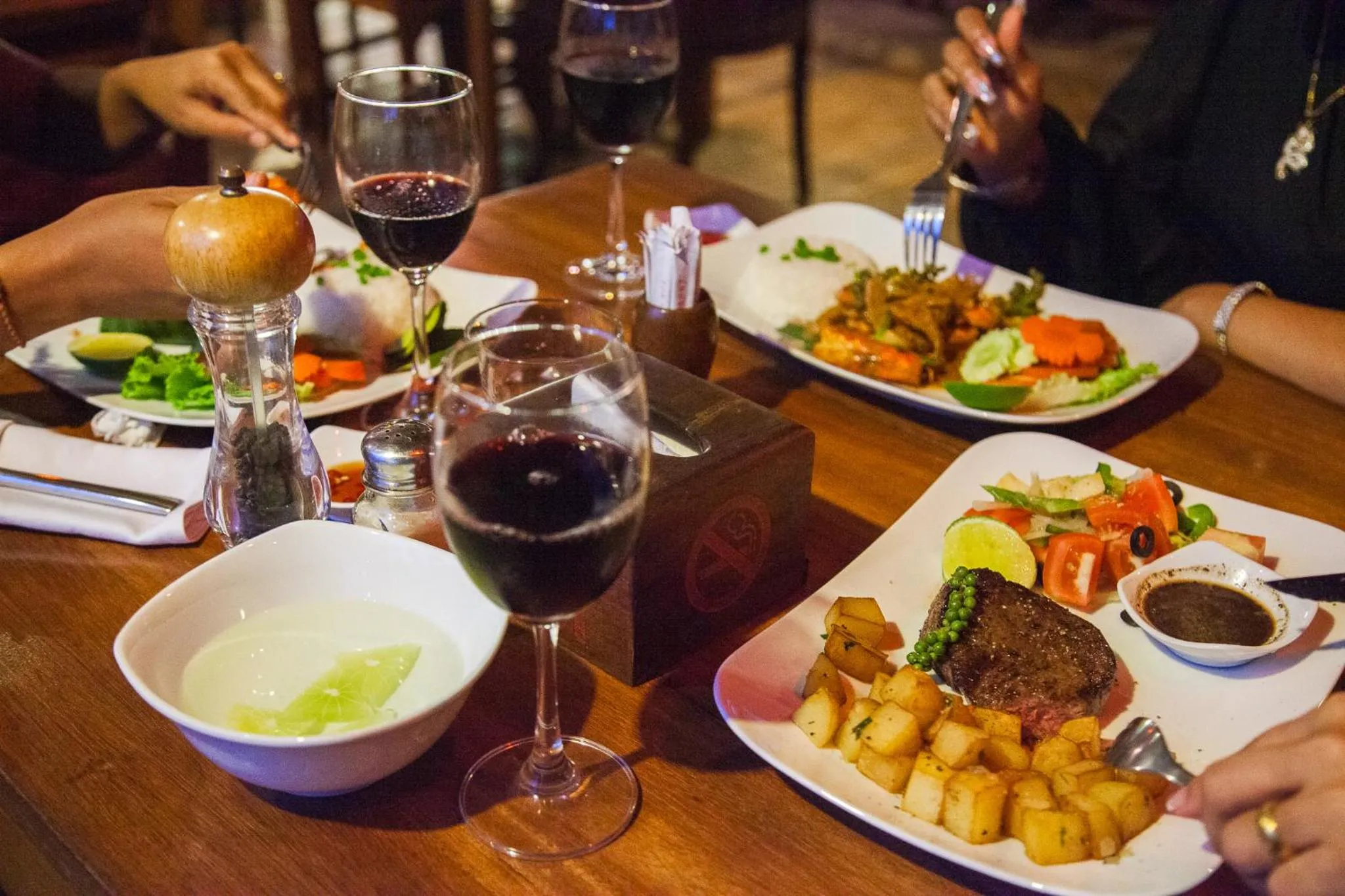 Restaurant/places to eat in Rikitikitavi