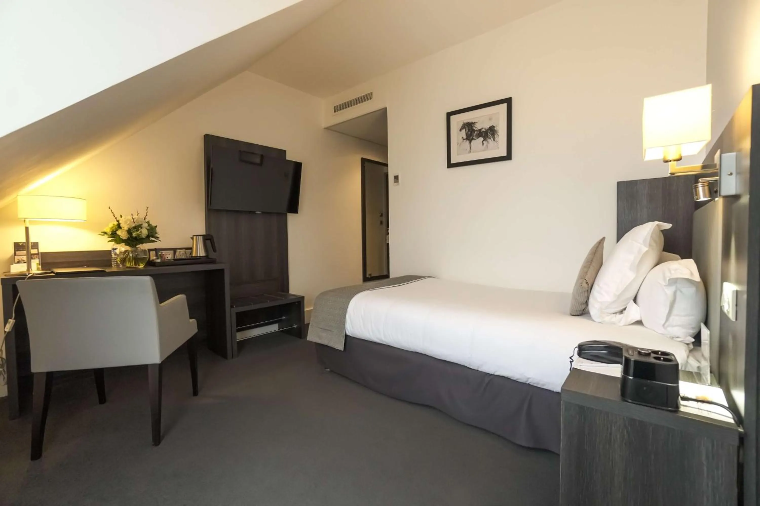 Bedroom, Bed in Best Western Plus Hotel Du Parc Chantilly