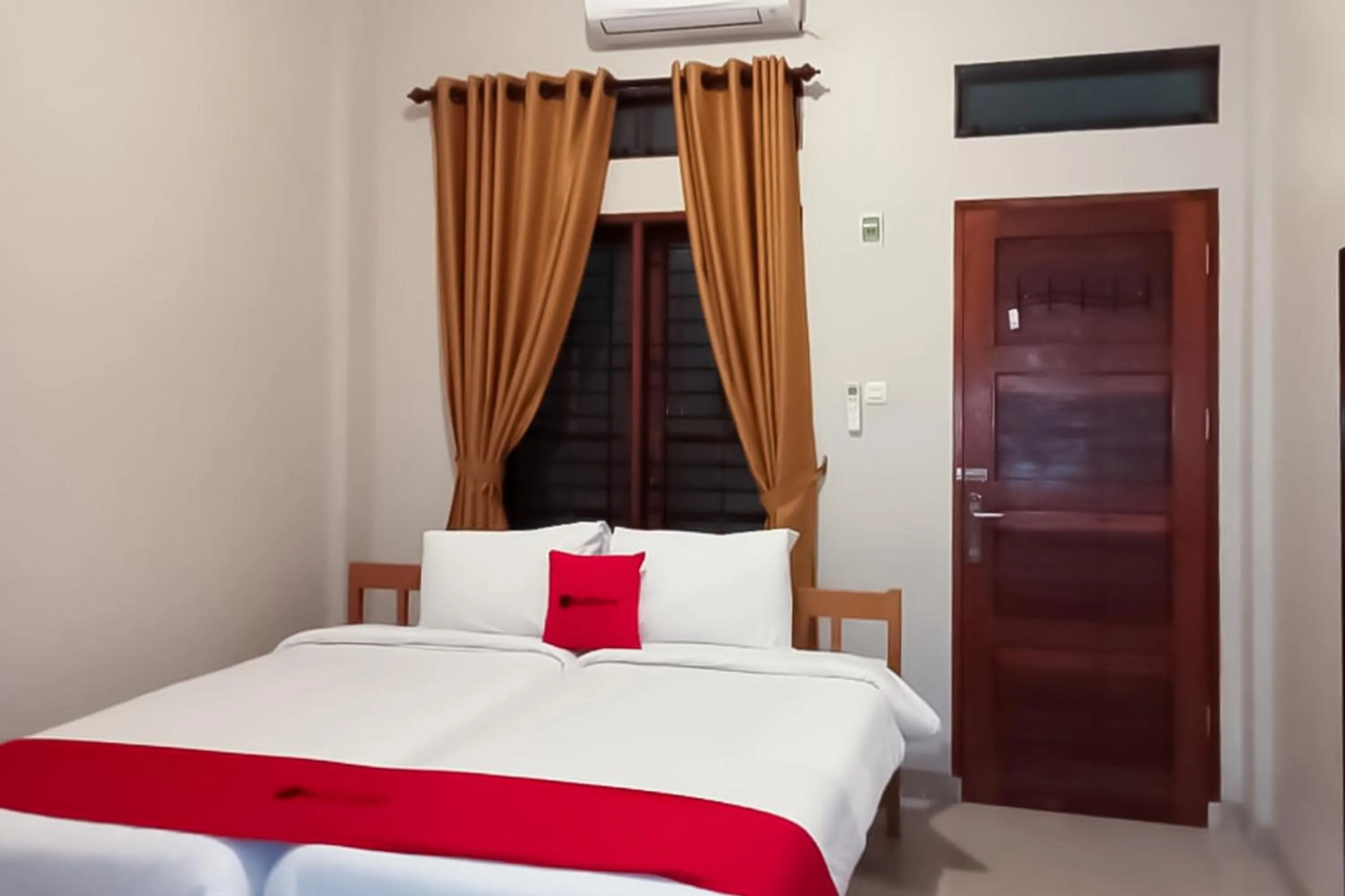 Bed in RedDoorz At Joyce Guest House Medan