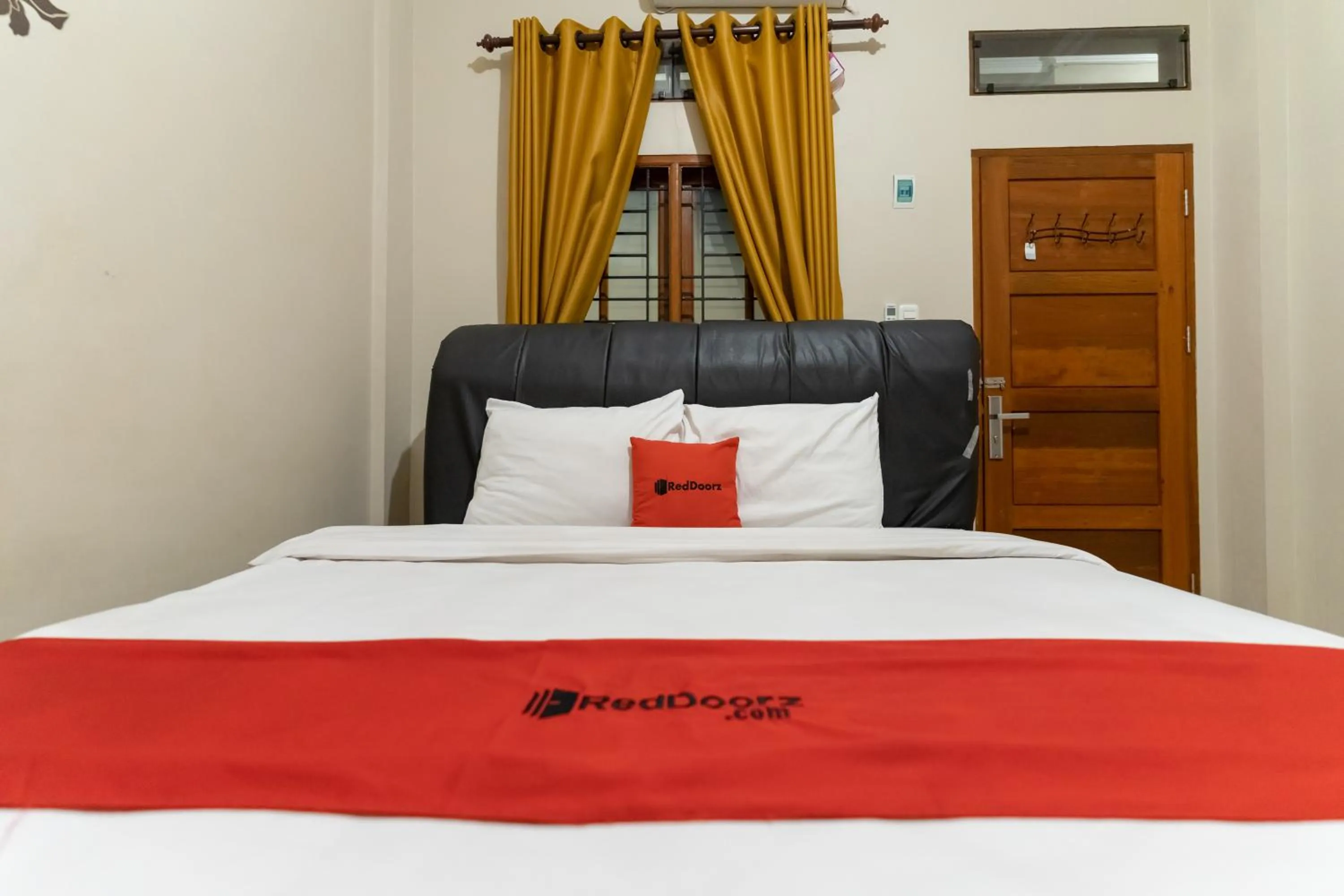 Bed in RedDoorz At Joyce Guest House Medan