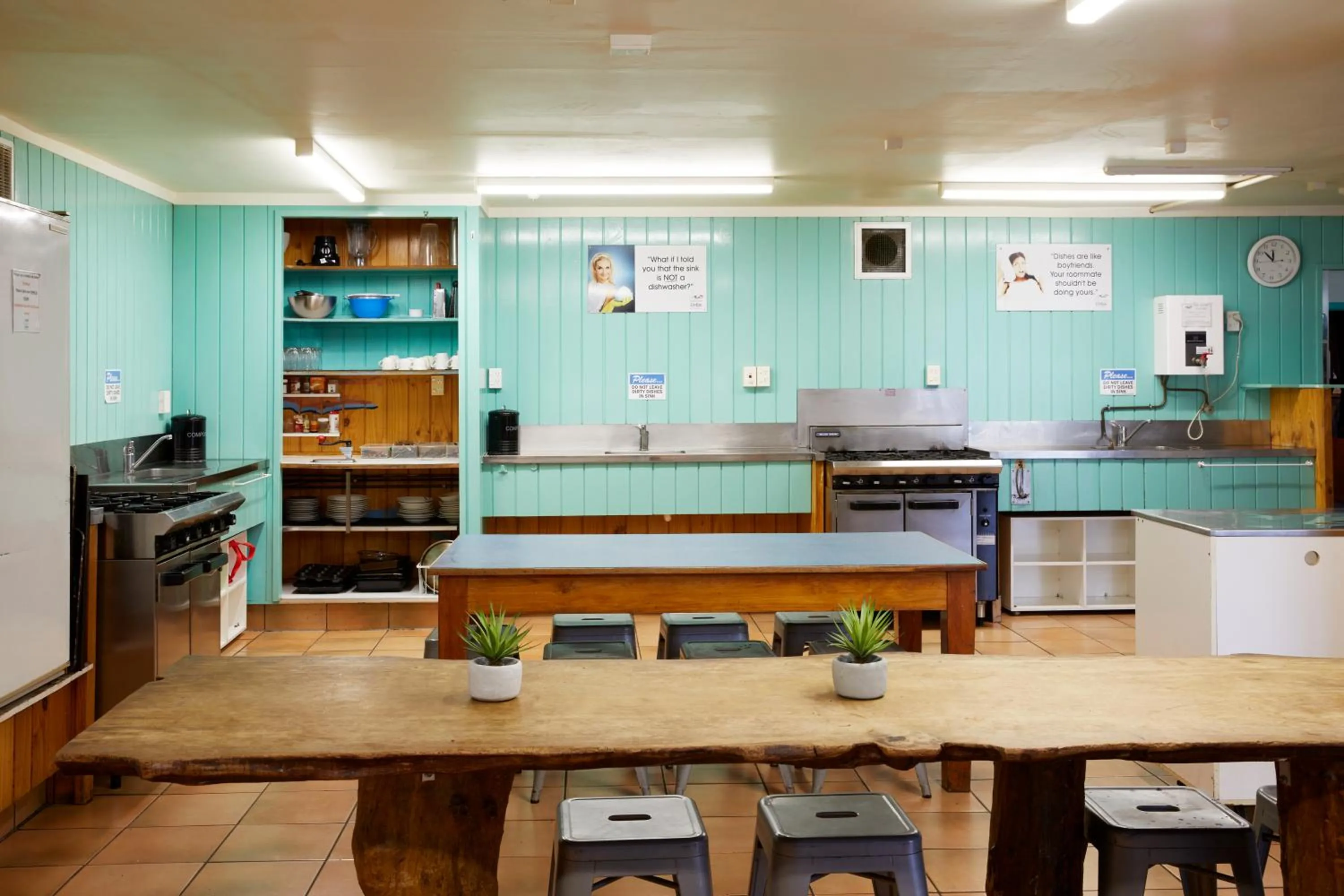 Dining area in Pacific Coast Lodge and Backpackers