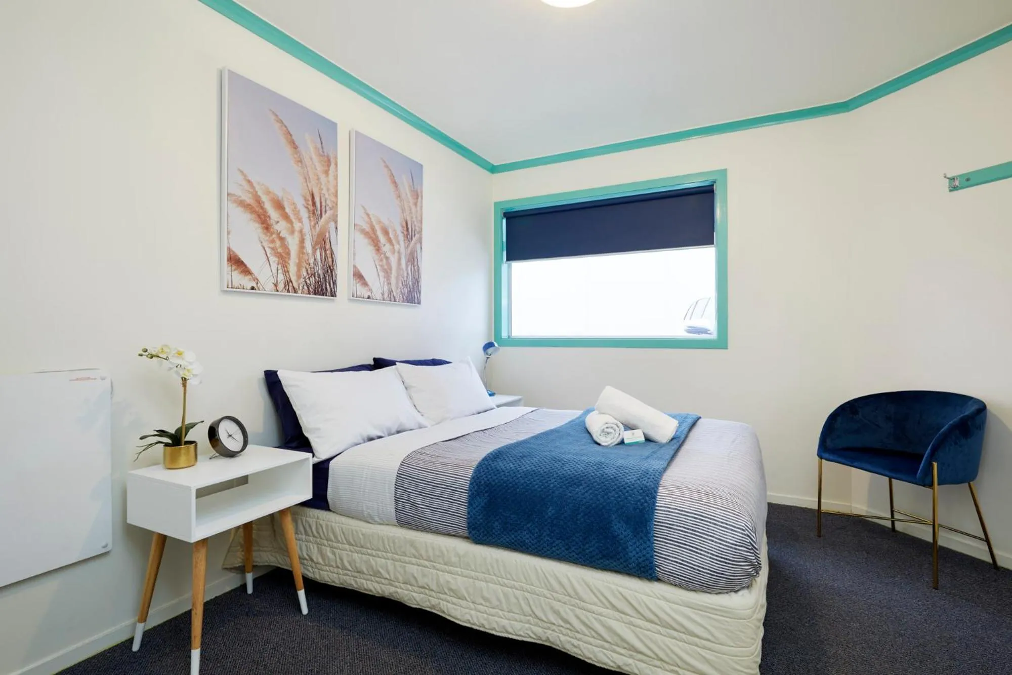 Photo of the whole room, Bed in Pacific Coast Lodge and Backpackers