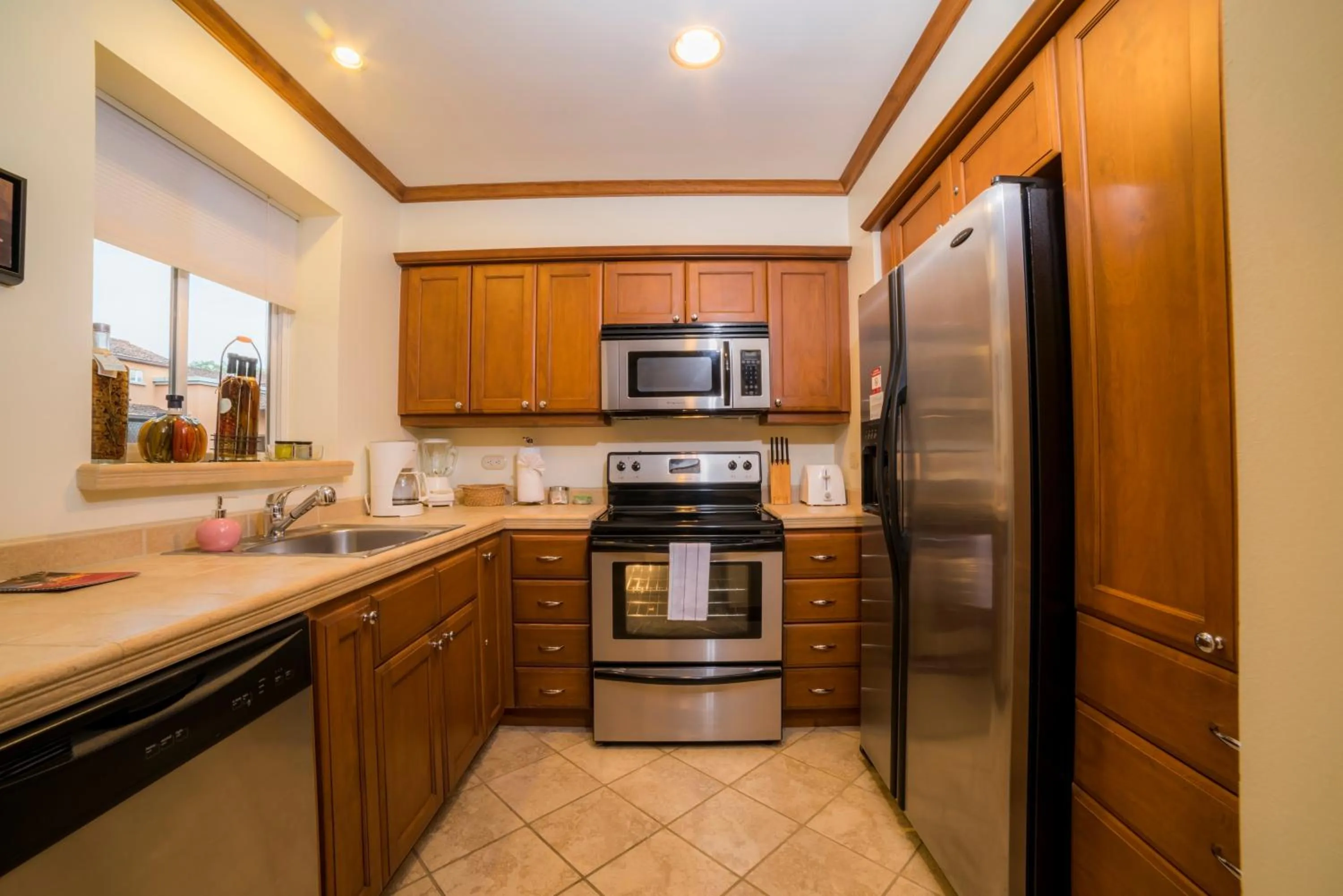 Kitchen or kitchenette in Stay In CR Los Sueños Condos