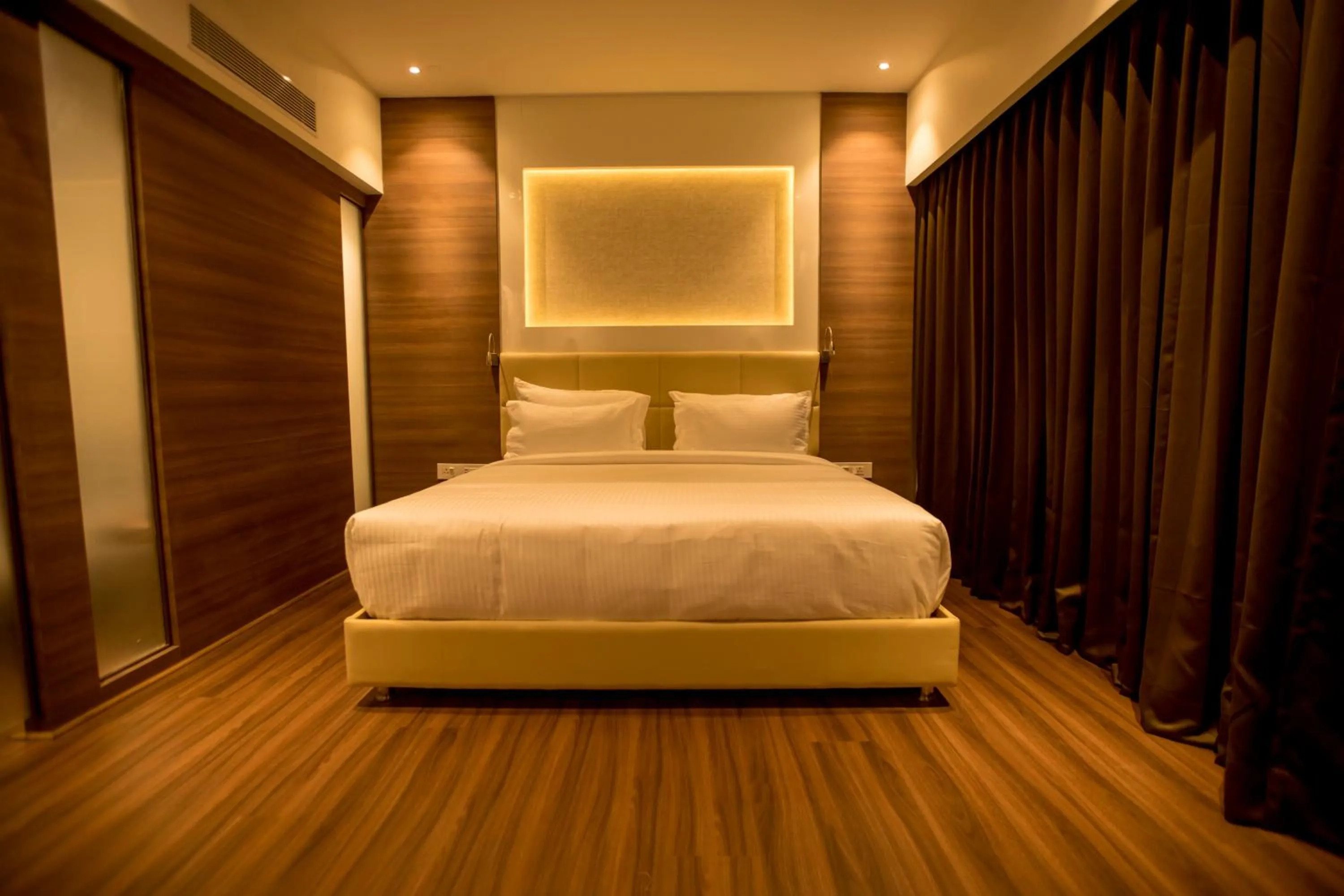Photo of the whole room, Bed in S Hotels Chennai