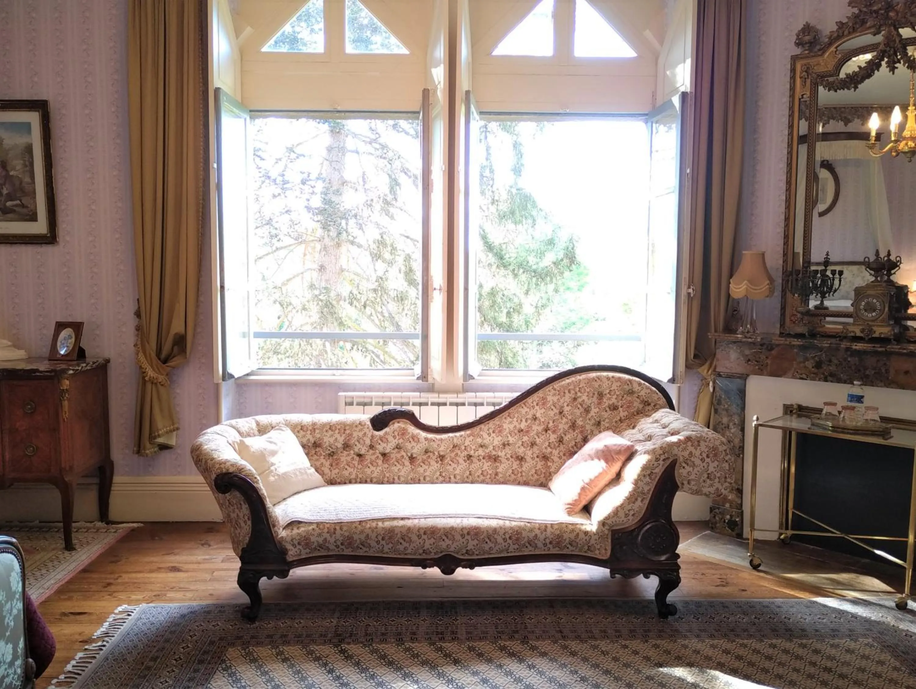 Decorative detail in Château de la Vernède, la Grande Vernède