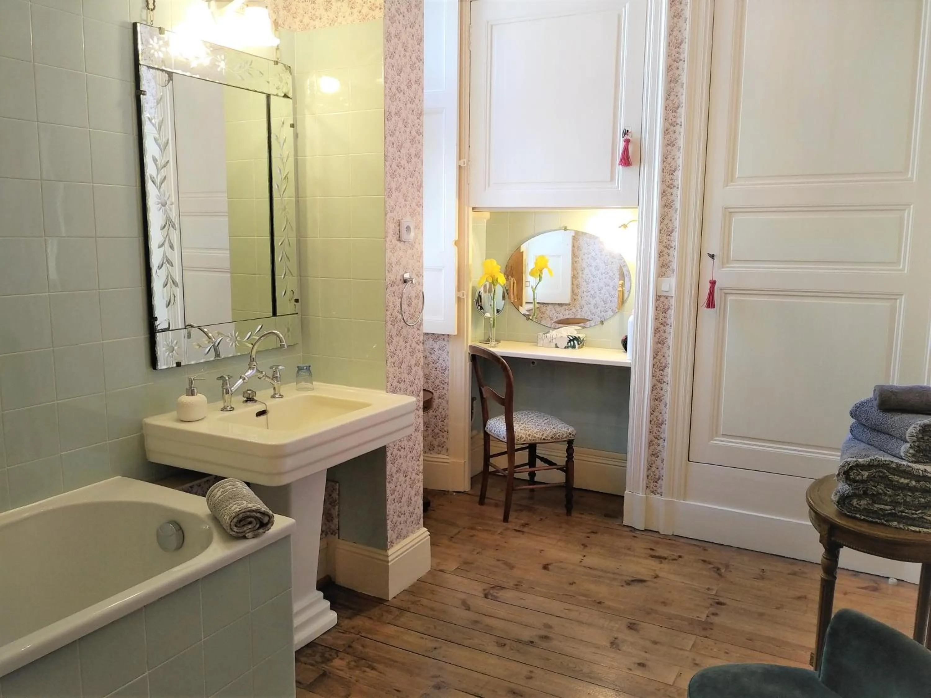 Bathroom in Château de la Vernède, la Grande Vernède