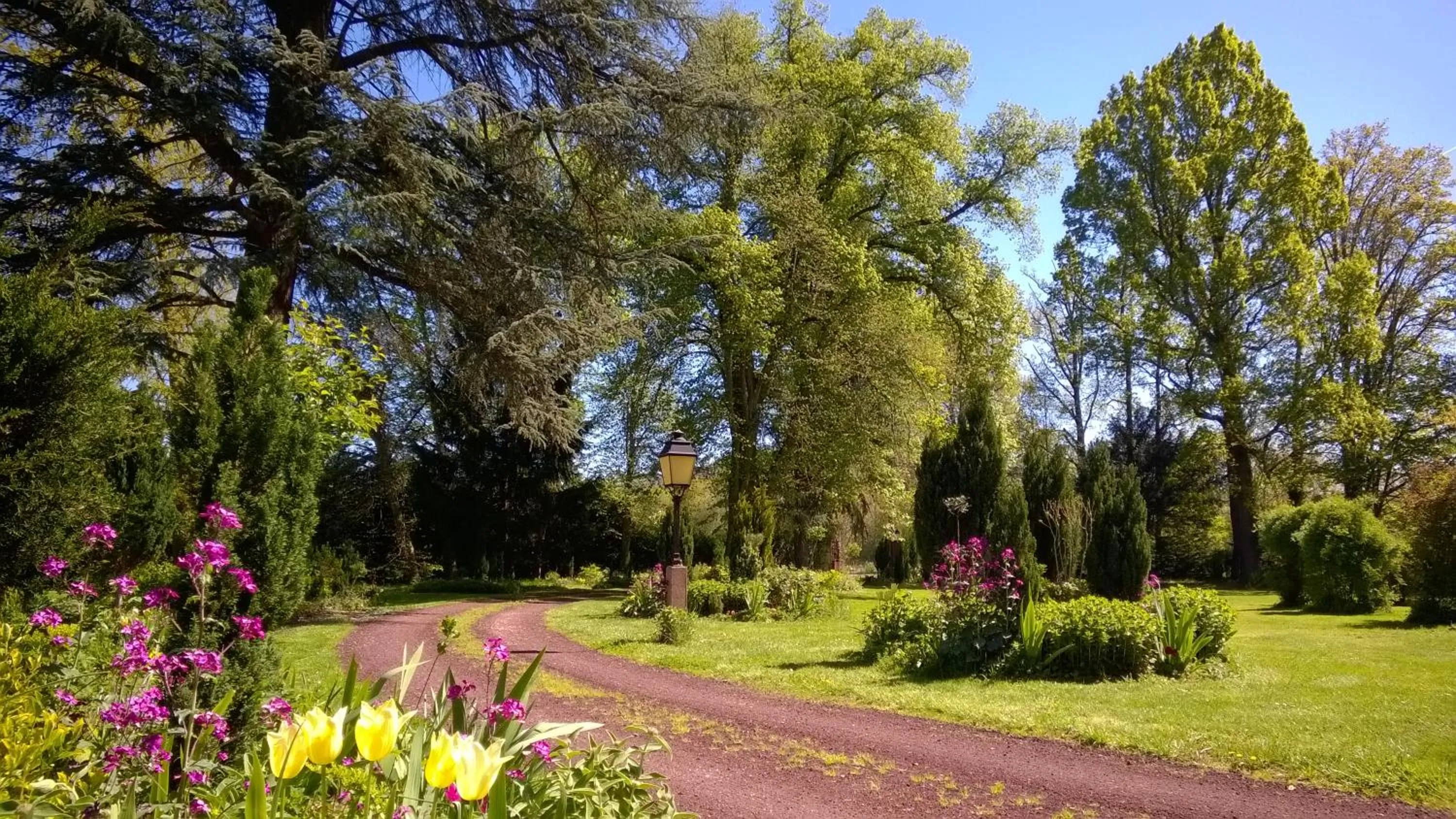 Garden in Château de la Vernède, la Grande Vernède