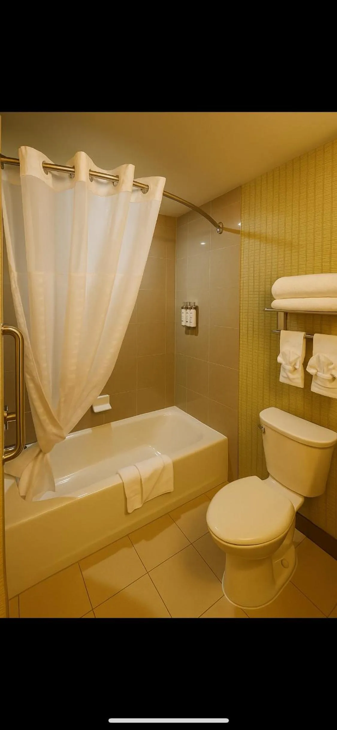 Bathroom in Wingate by Wyndham Fort Saskatchewan